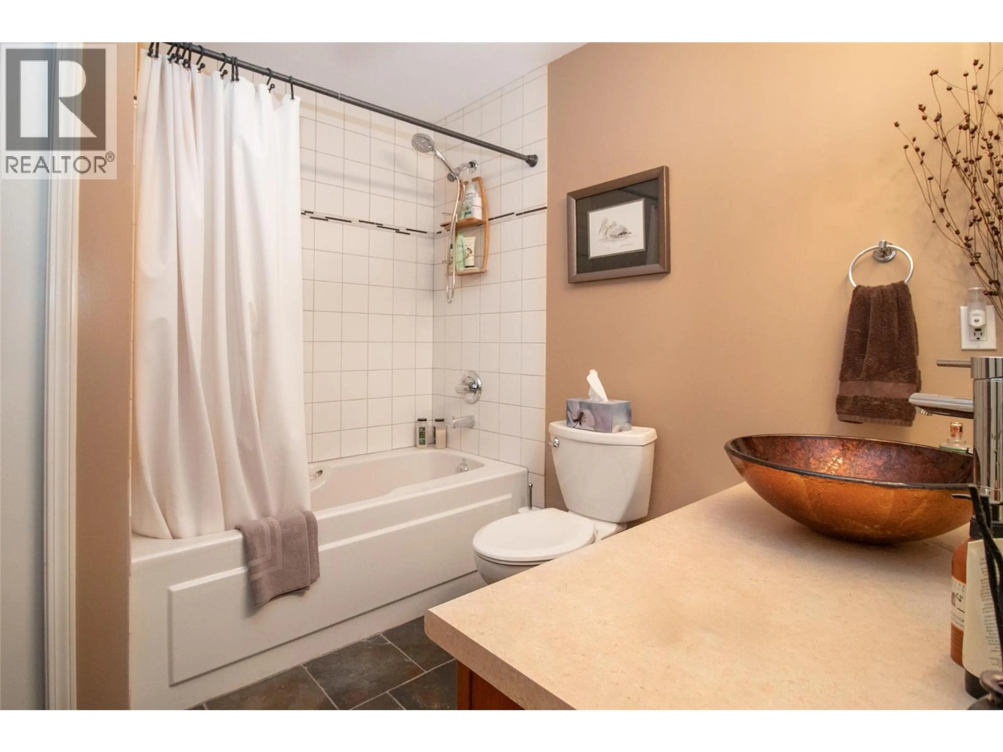 Property at #307 945 LAWRENCE AVENUE, Kelowna, BC