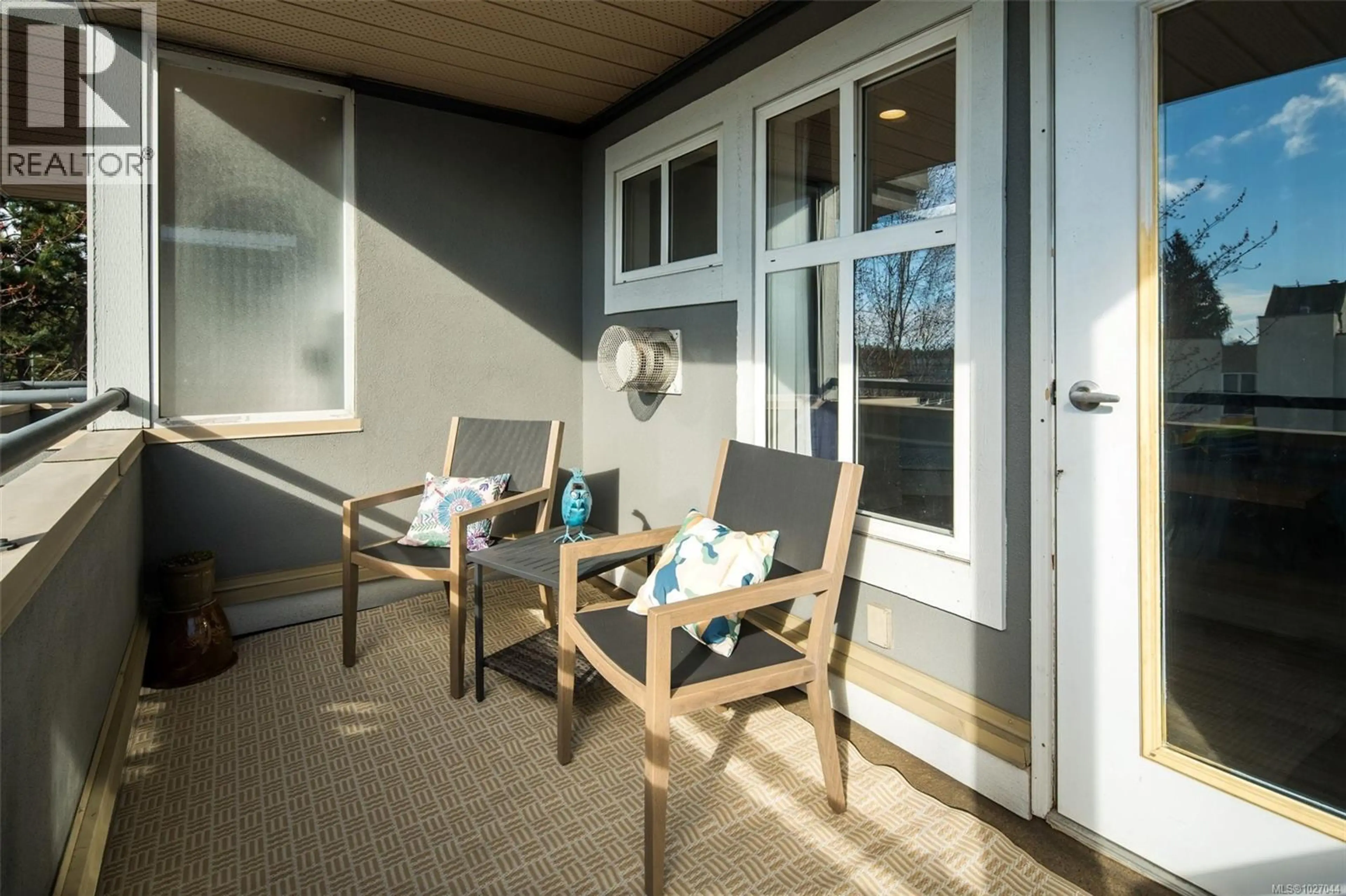 Property at #403 1580 CHRISTMAS AVE, Saanich, BC