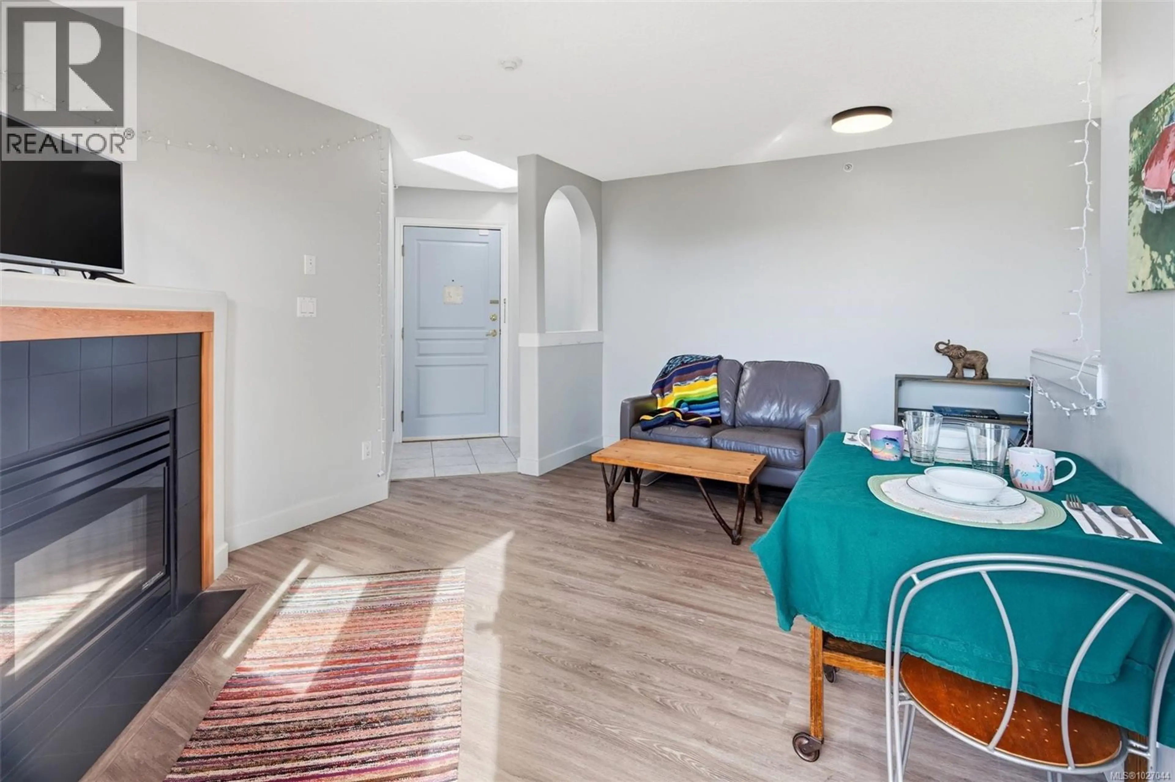 Property at #403 1580 CHRISTMAS AVE, Saanich, BC