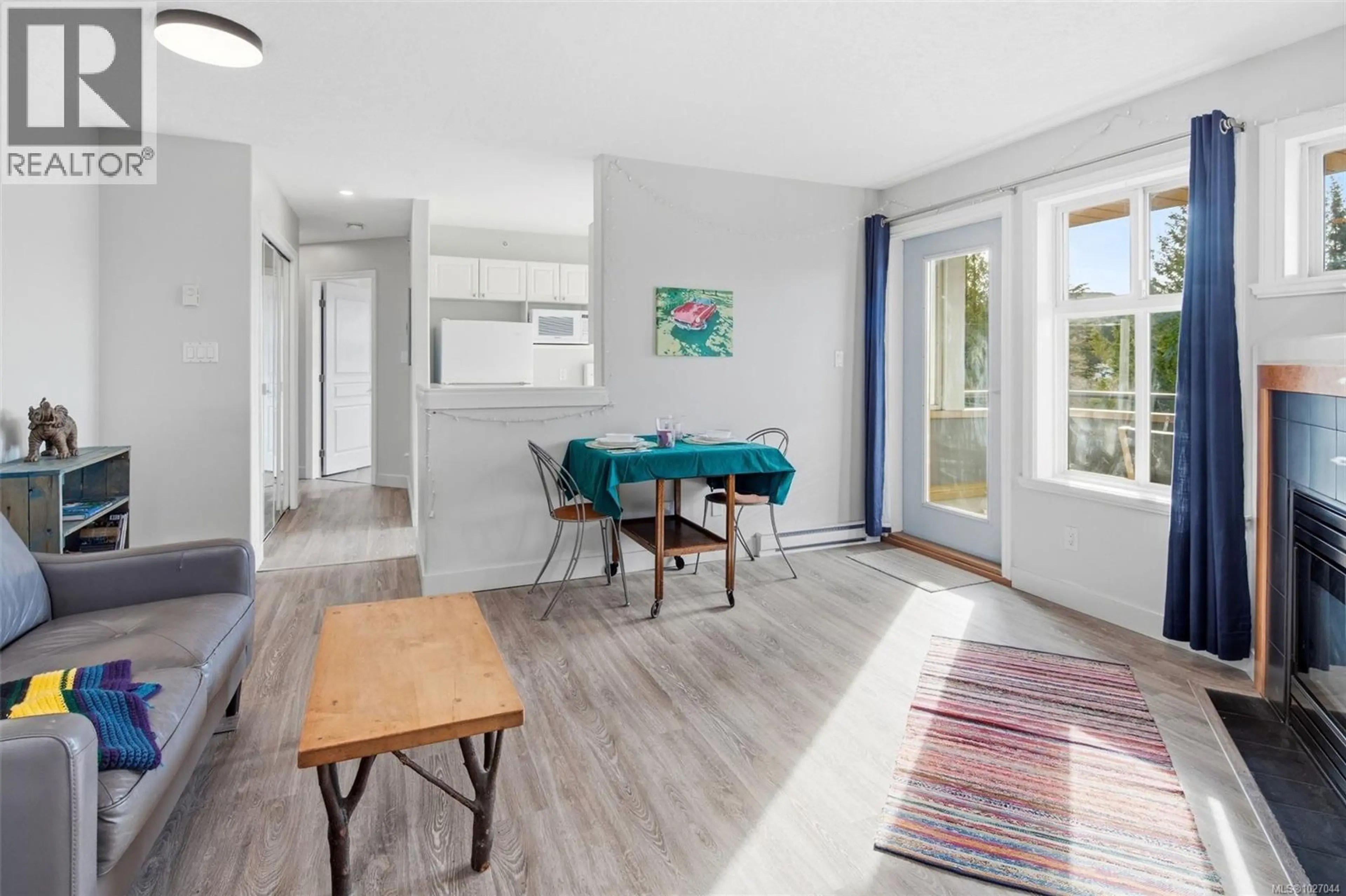 Property at #403 1580 CHRISTMAS AVE, Saanich, BC