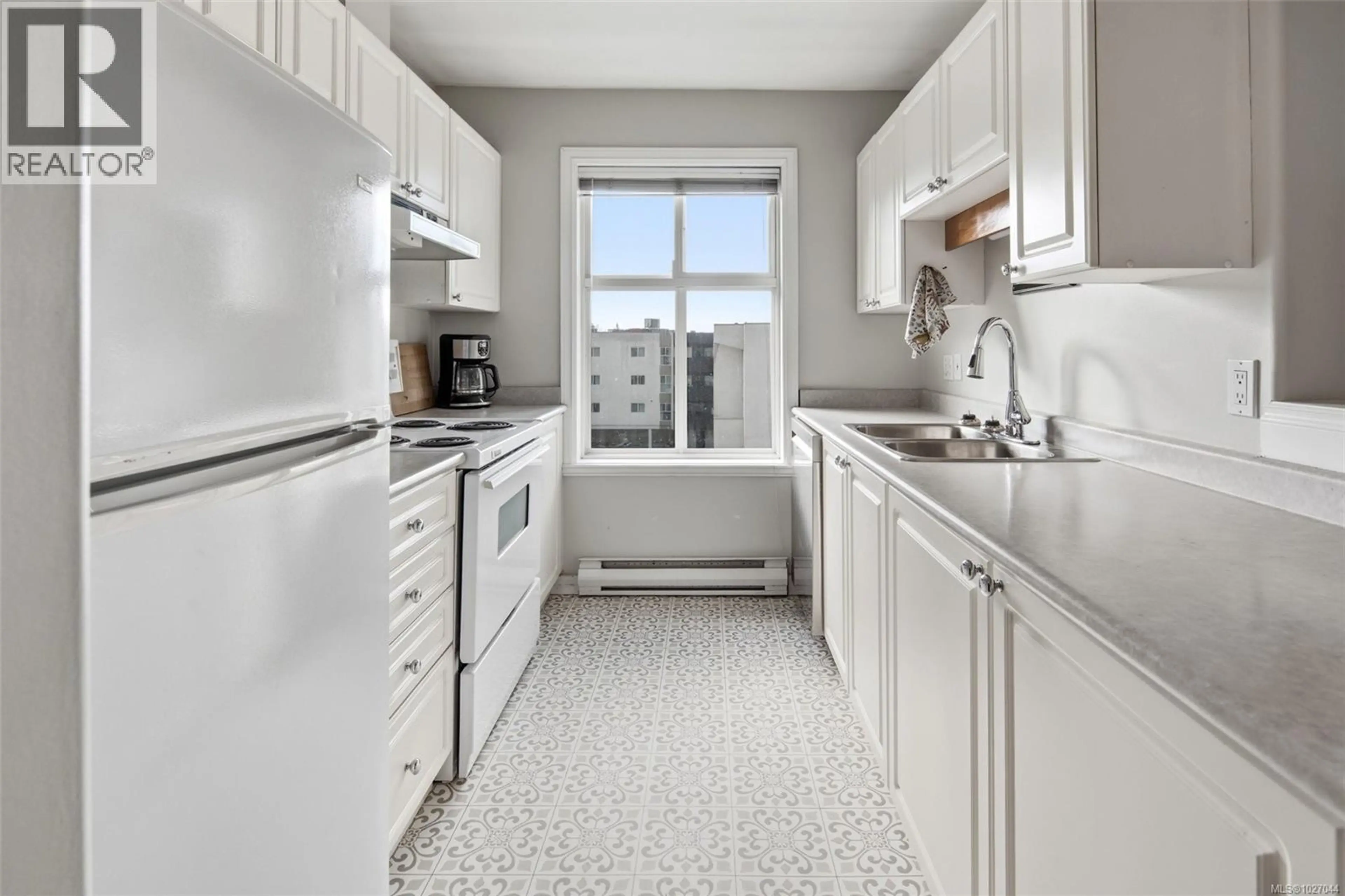 Property at #403 1580 CHRISTMAS AVE, Saanich, BC