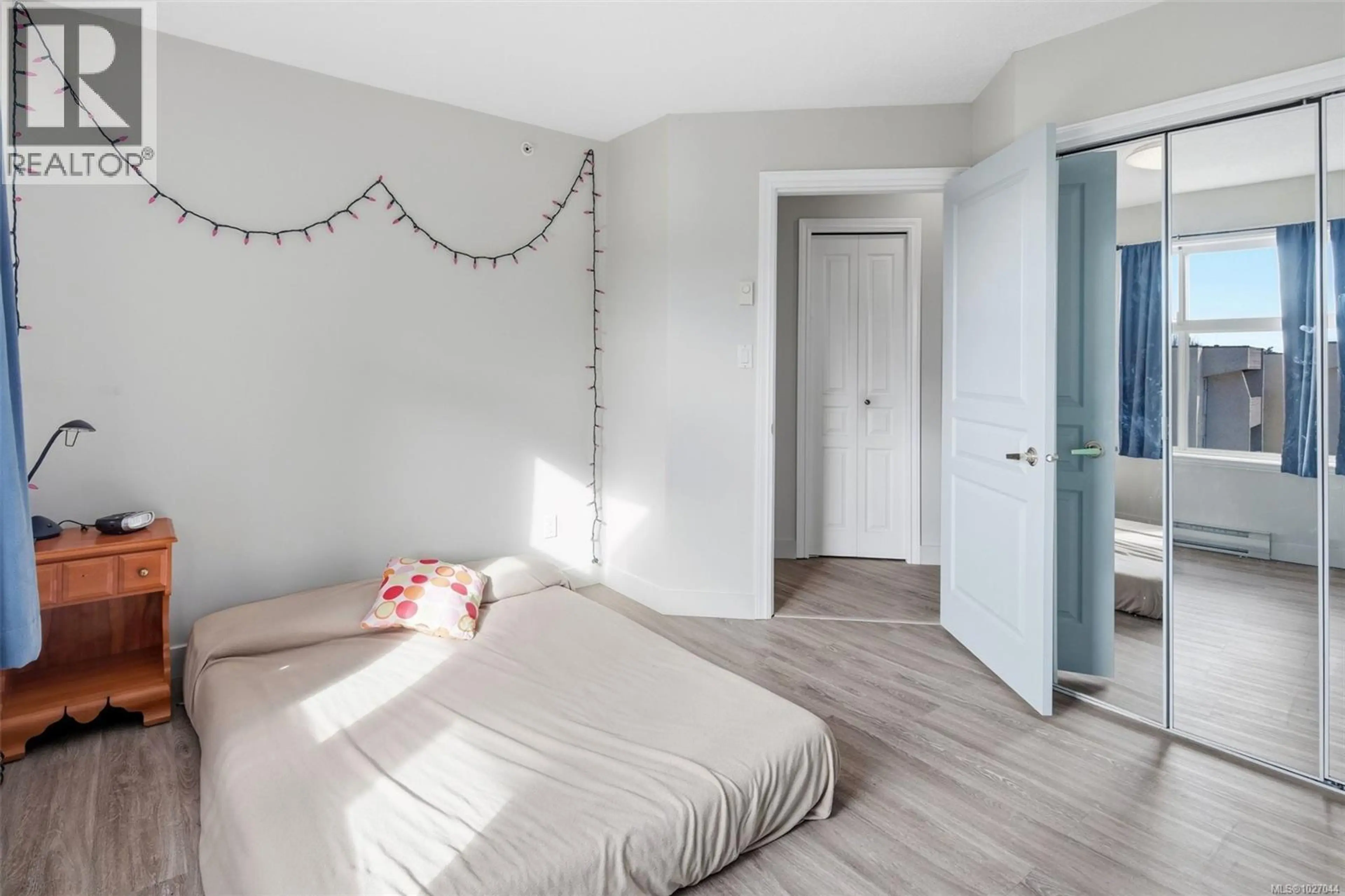 Property at #403 1580 CHRISTMAS AVE, Saanich, BC