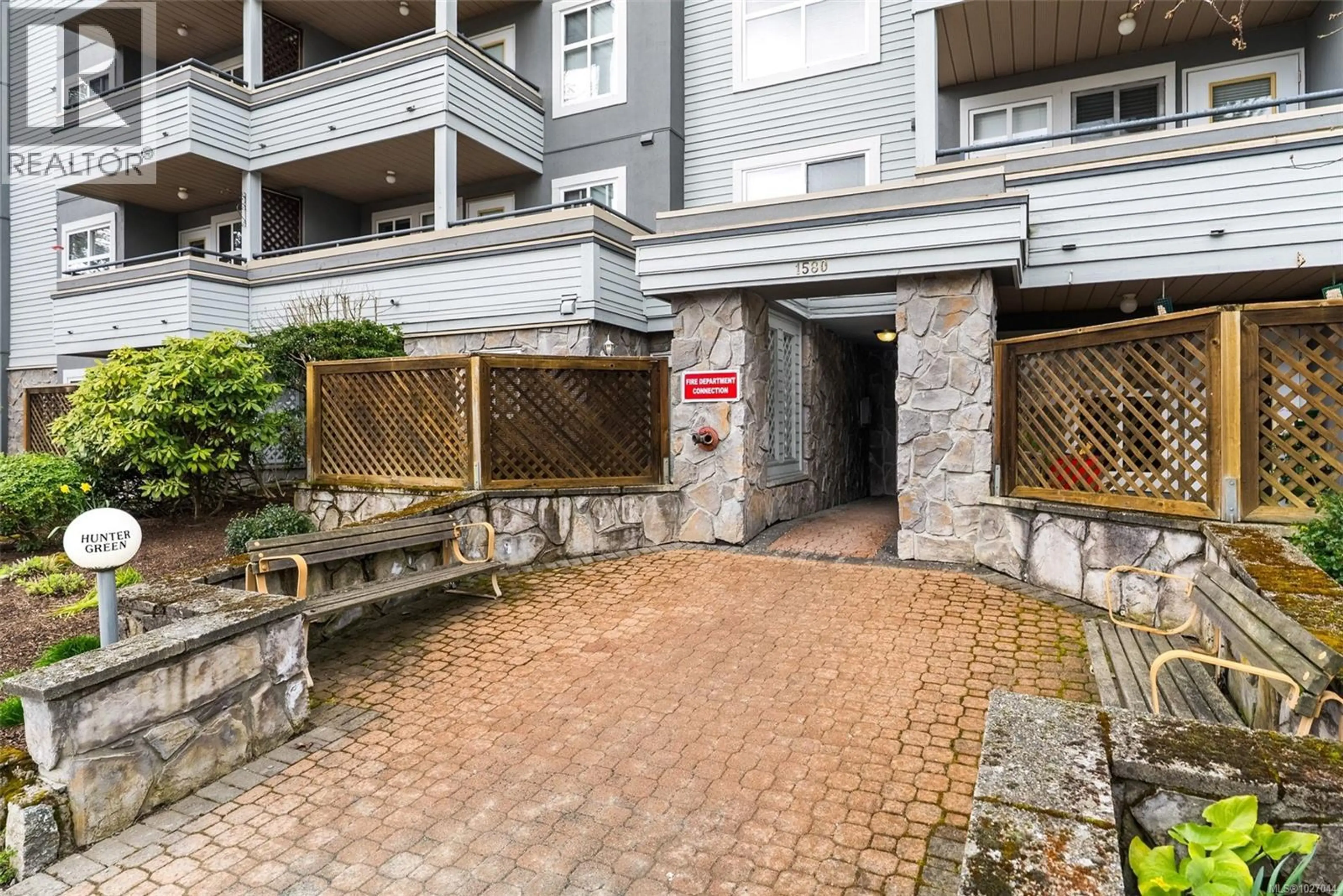 Property at #403 1580 CHRISTMAS AVE, Saanich, BC