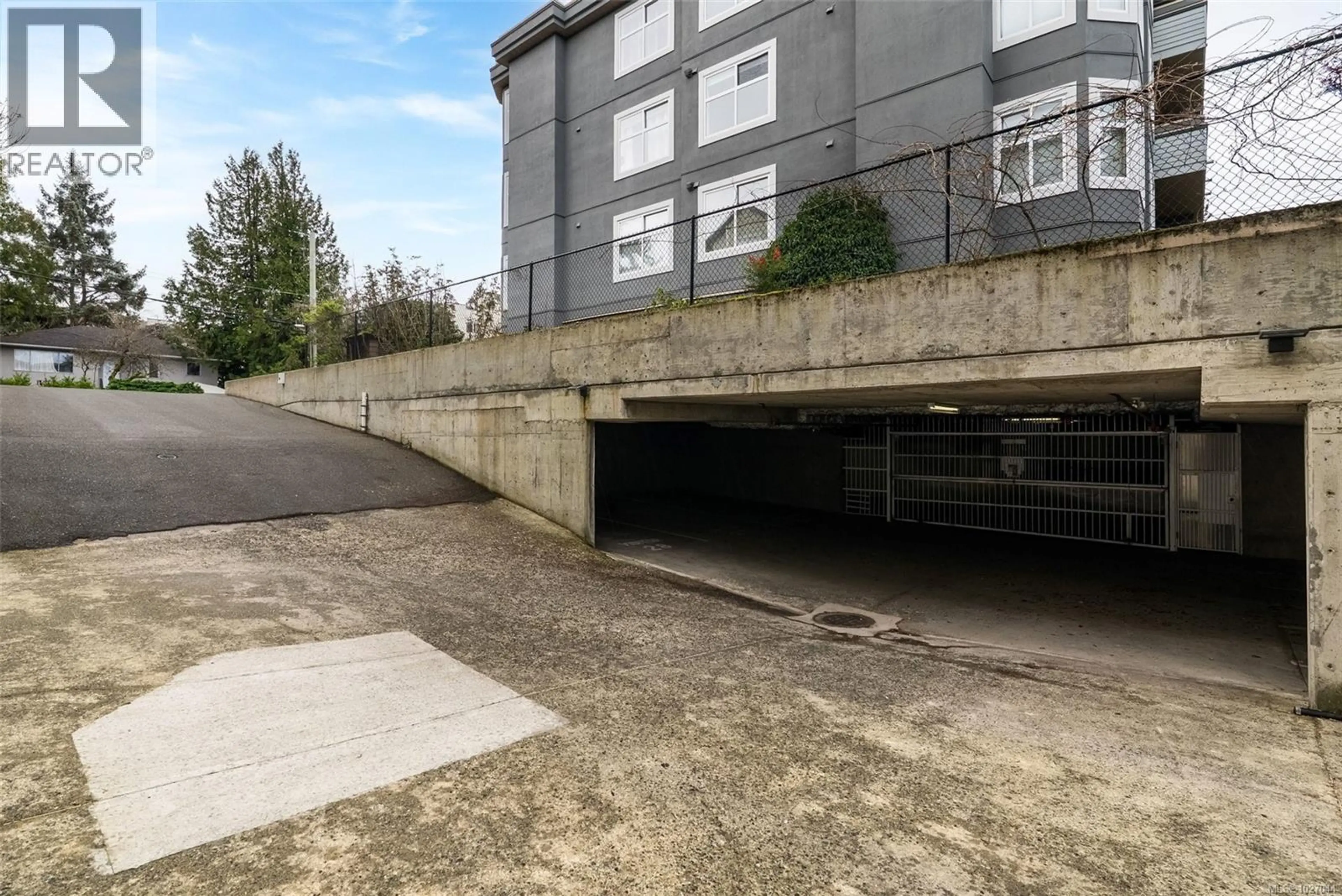 Property at #403 1580 CHRISTMAS AVE, Saanich, BC