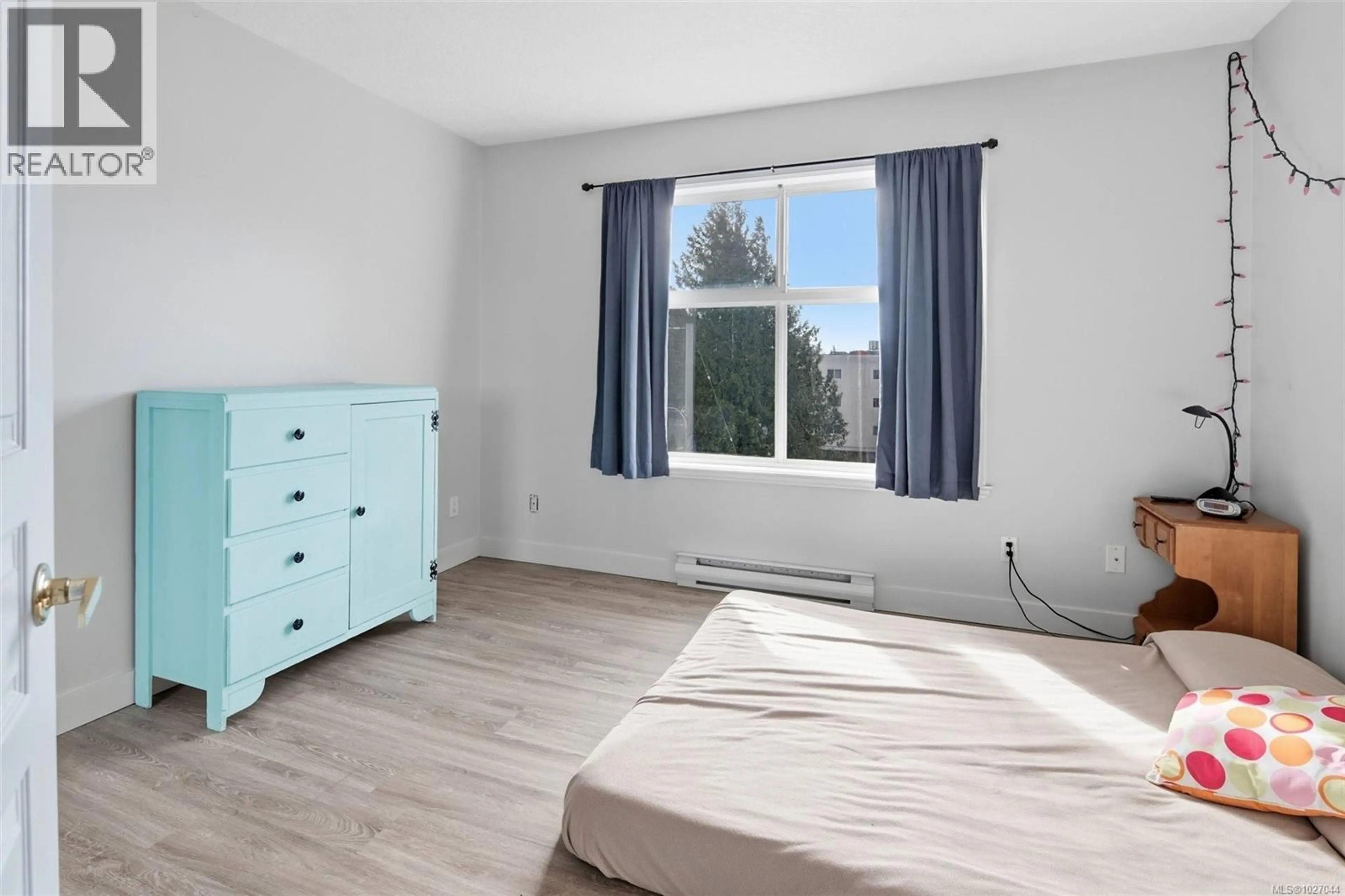 Property at #403 1580 CHRISTMAS AVE, Saanich, BC