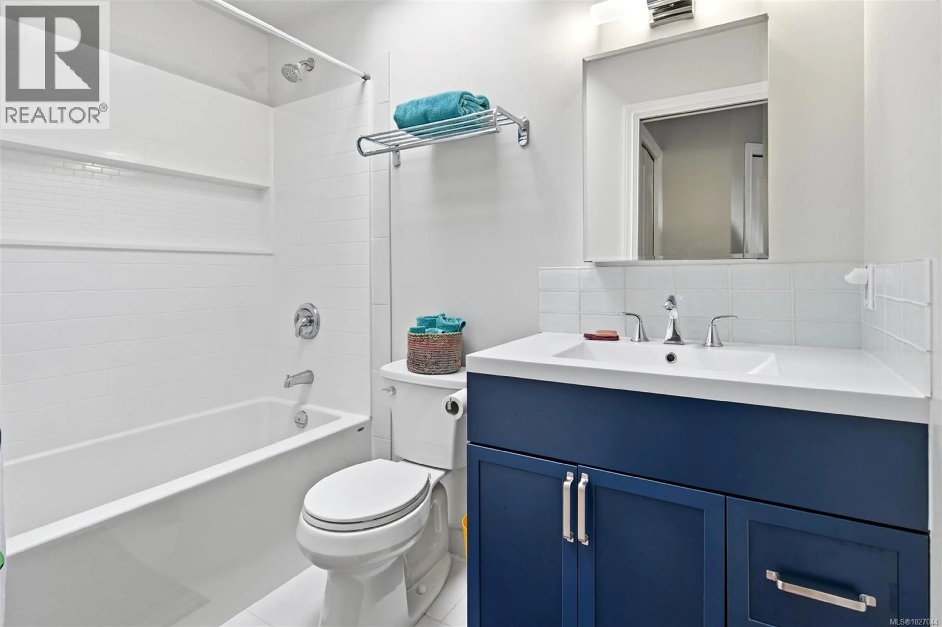 Property at #403 1580 CHRISTMAS AVE, Saanich, BC