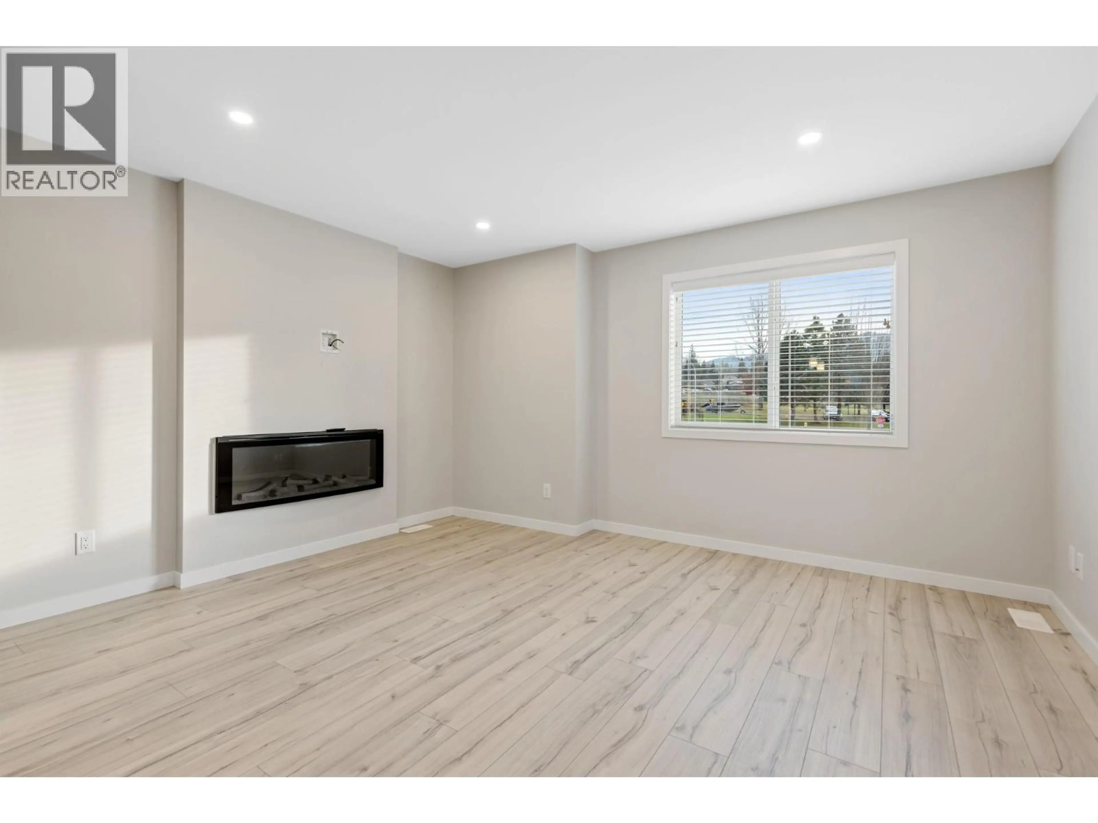 Property at #1 2081 11 AVENUE NE, Salmon Arm, BC