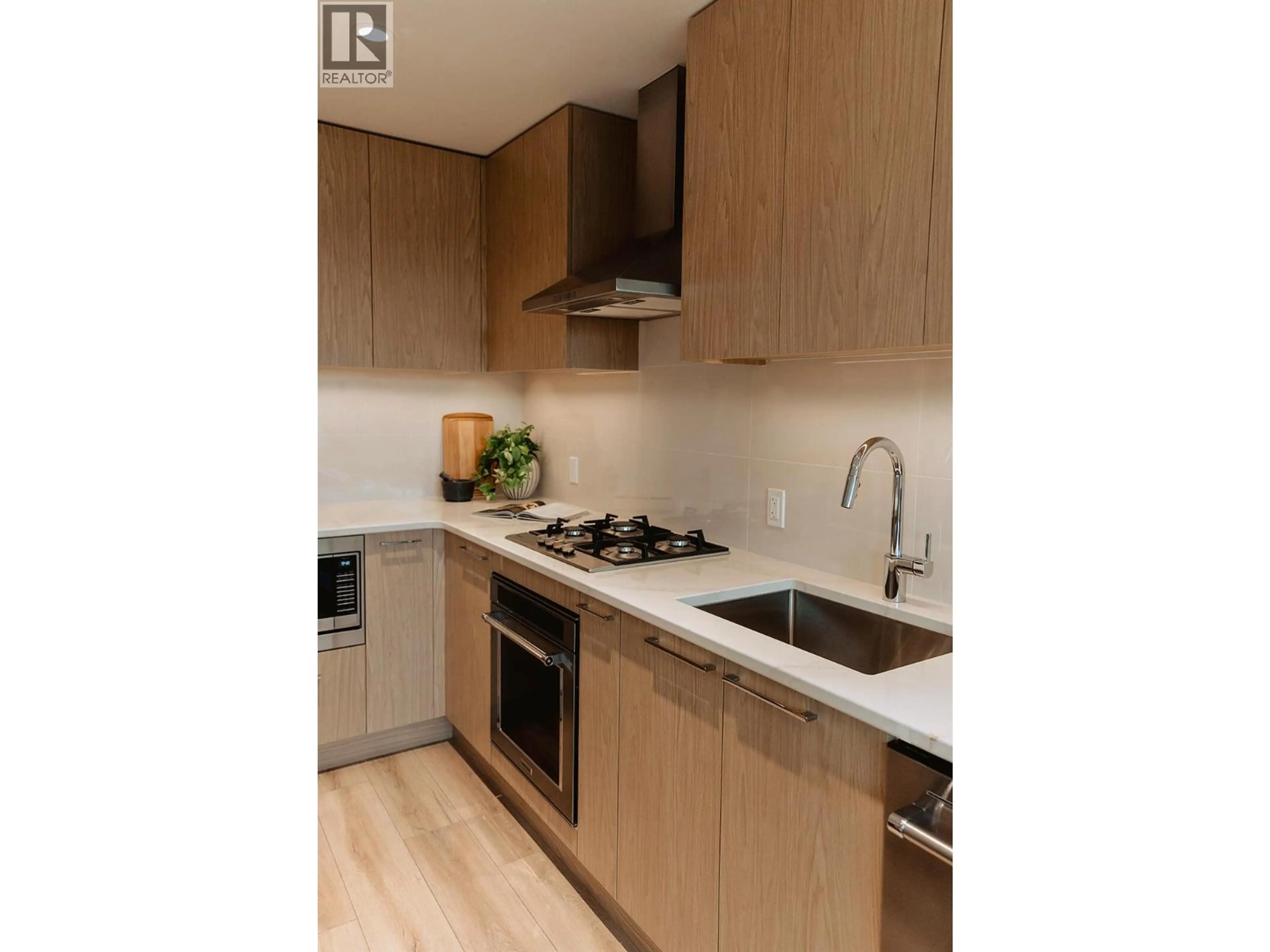 Property at #305 3051 ABBOTT STREET, Kelowna, BC