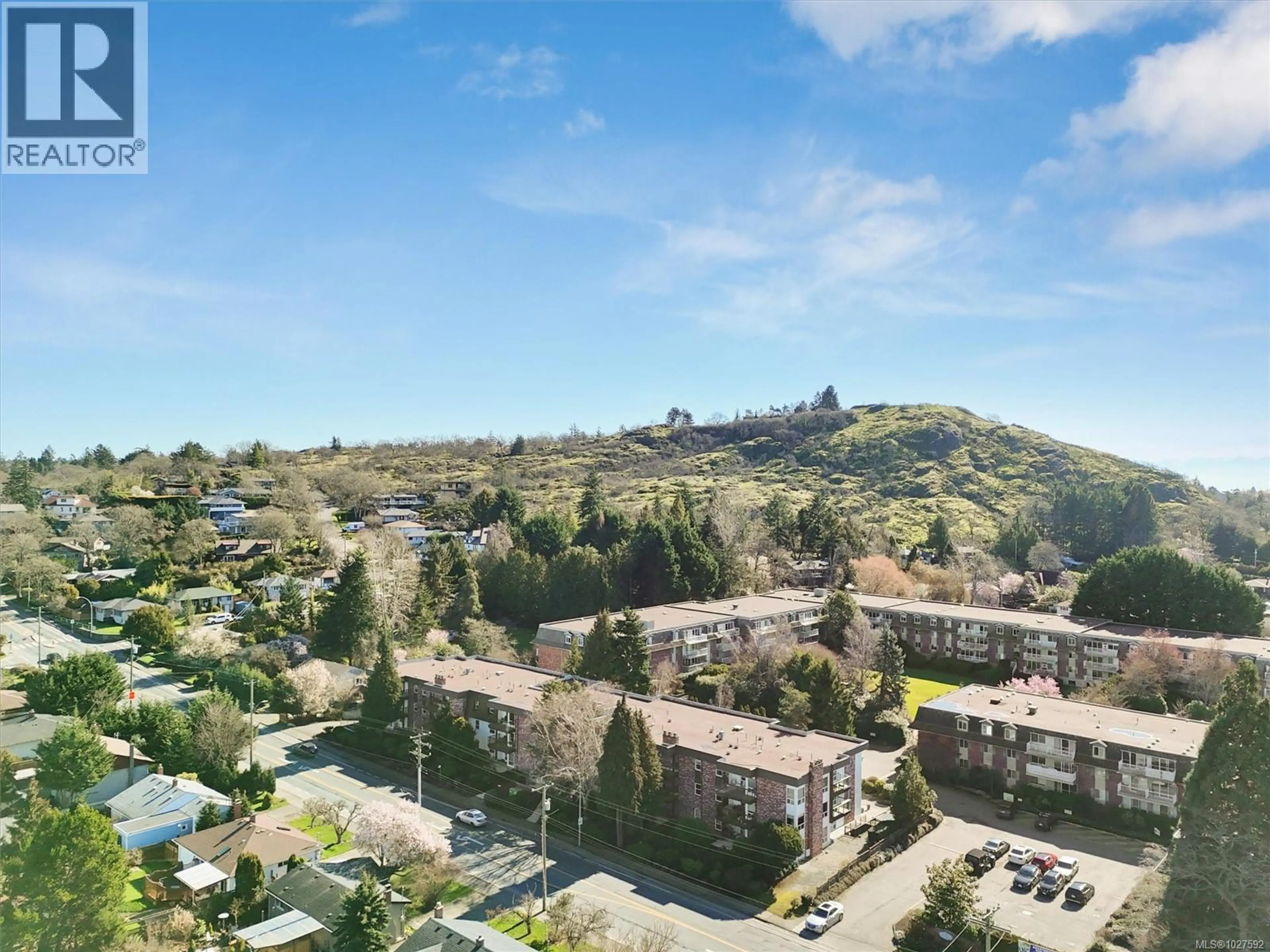 Property at #301 1725 CEDAR HILL CROSS RD, Saanich, BC