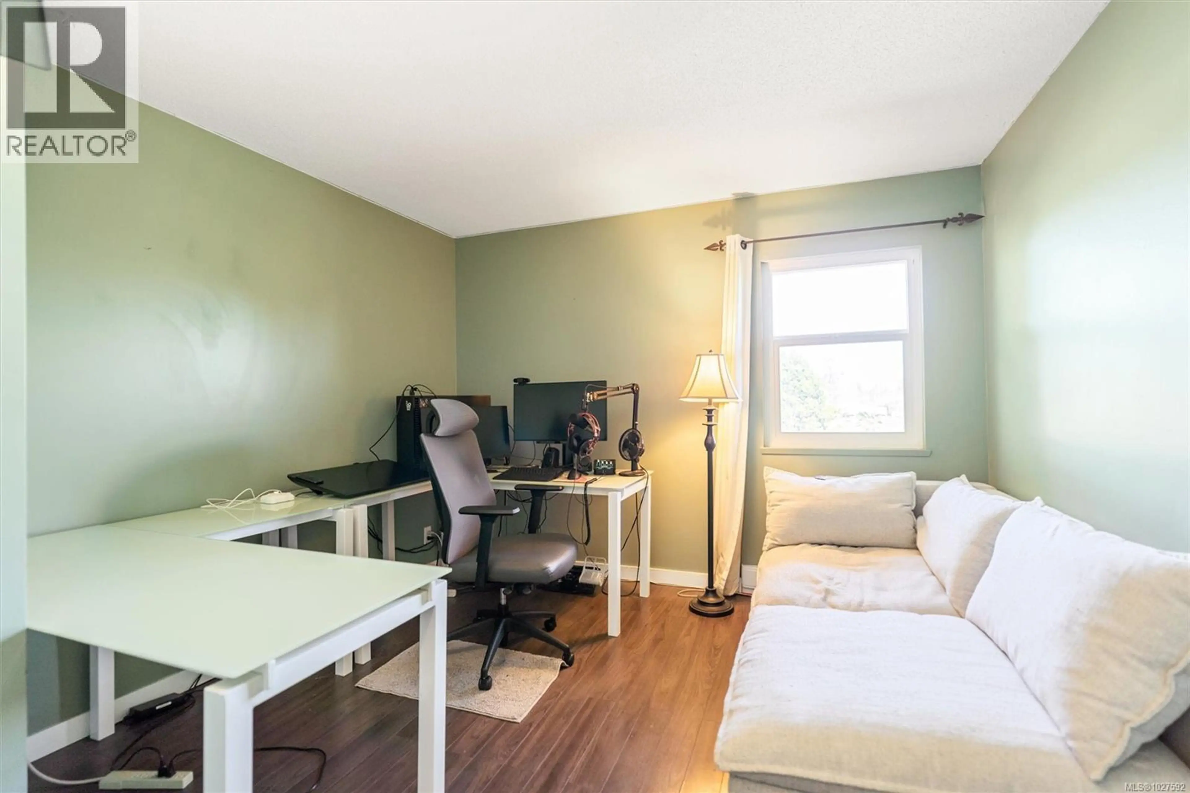 Property at #301 1725 CEDAR HILL CROSS RD, Saanich, BC