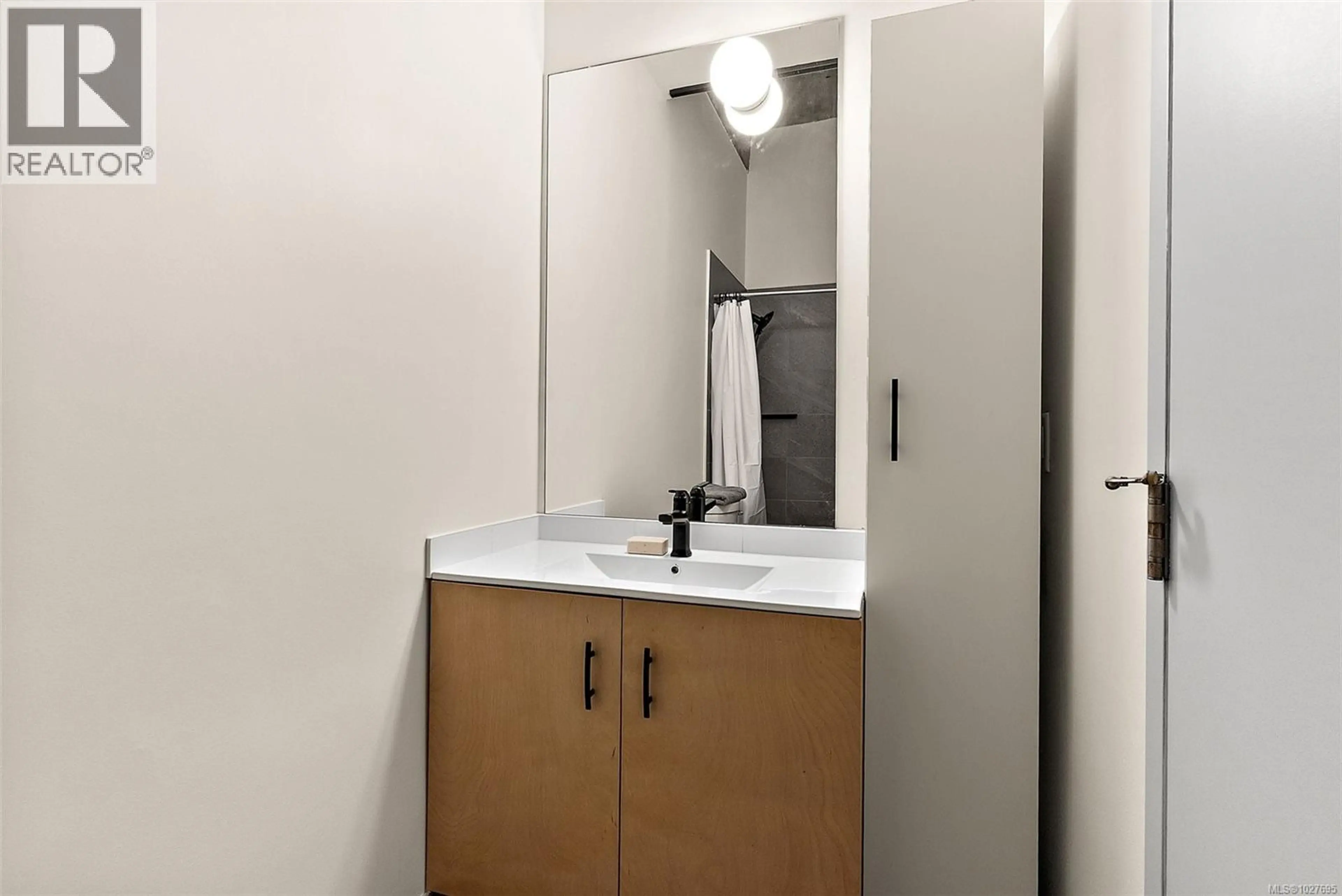 Property at #407 1061 FORT ST, Victoria, BC