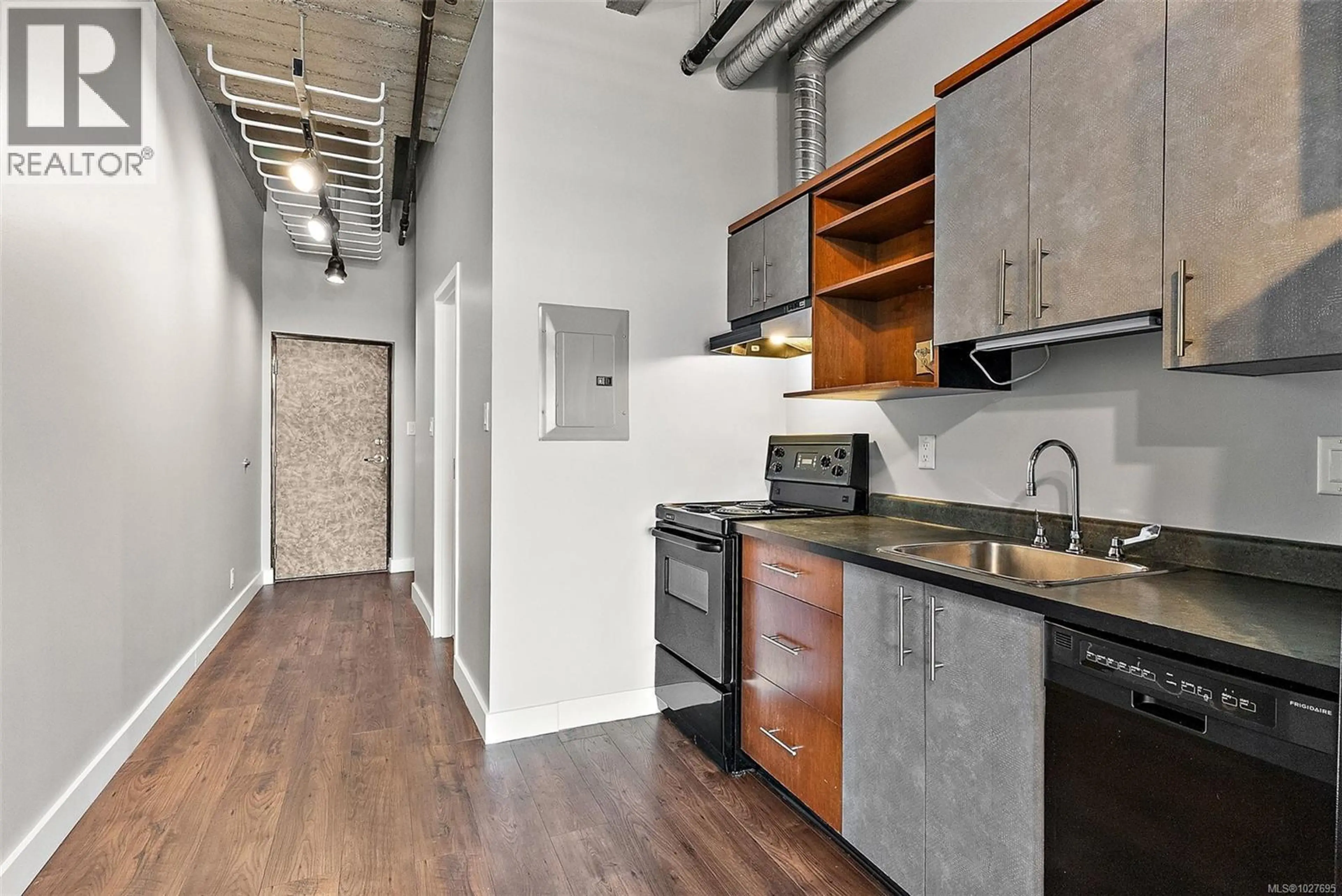 Property at #407 1061 FORT ST, Victoria, BC