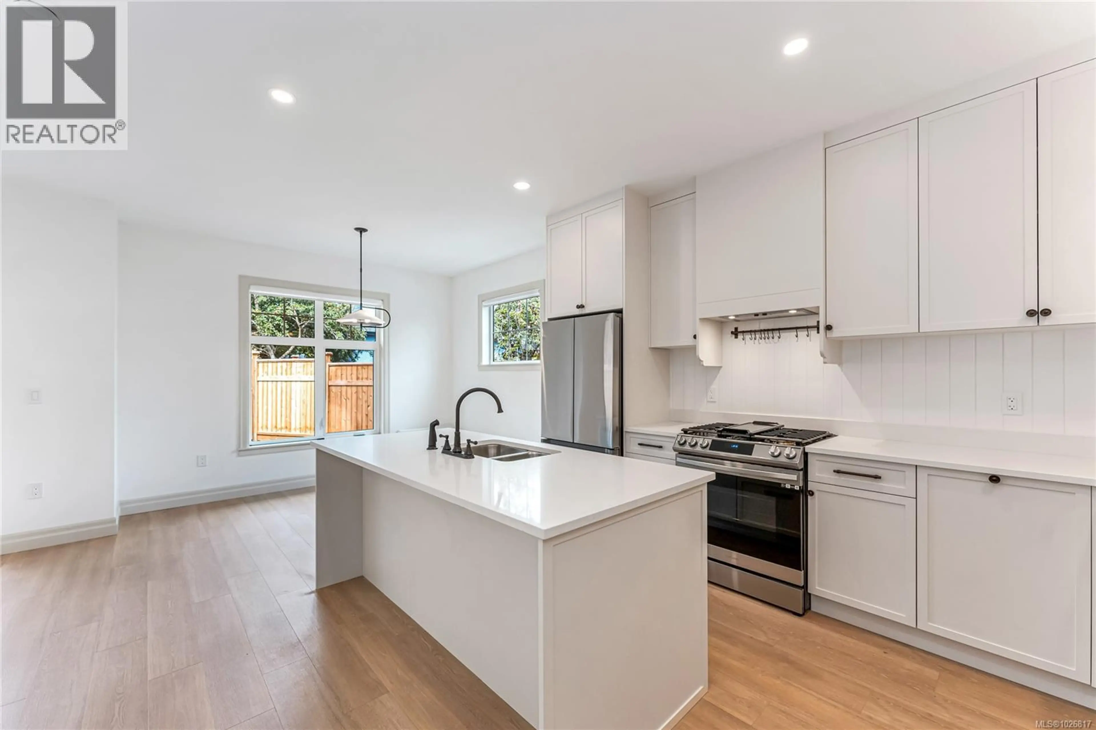 Property at #3 3098 WASHINGTON AVE, Victoria, BC