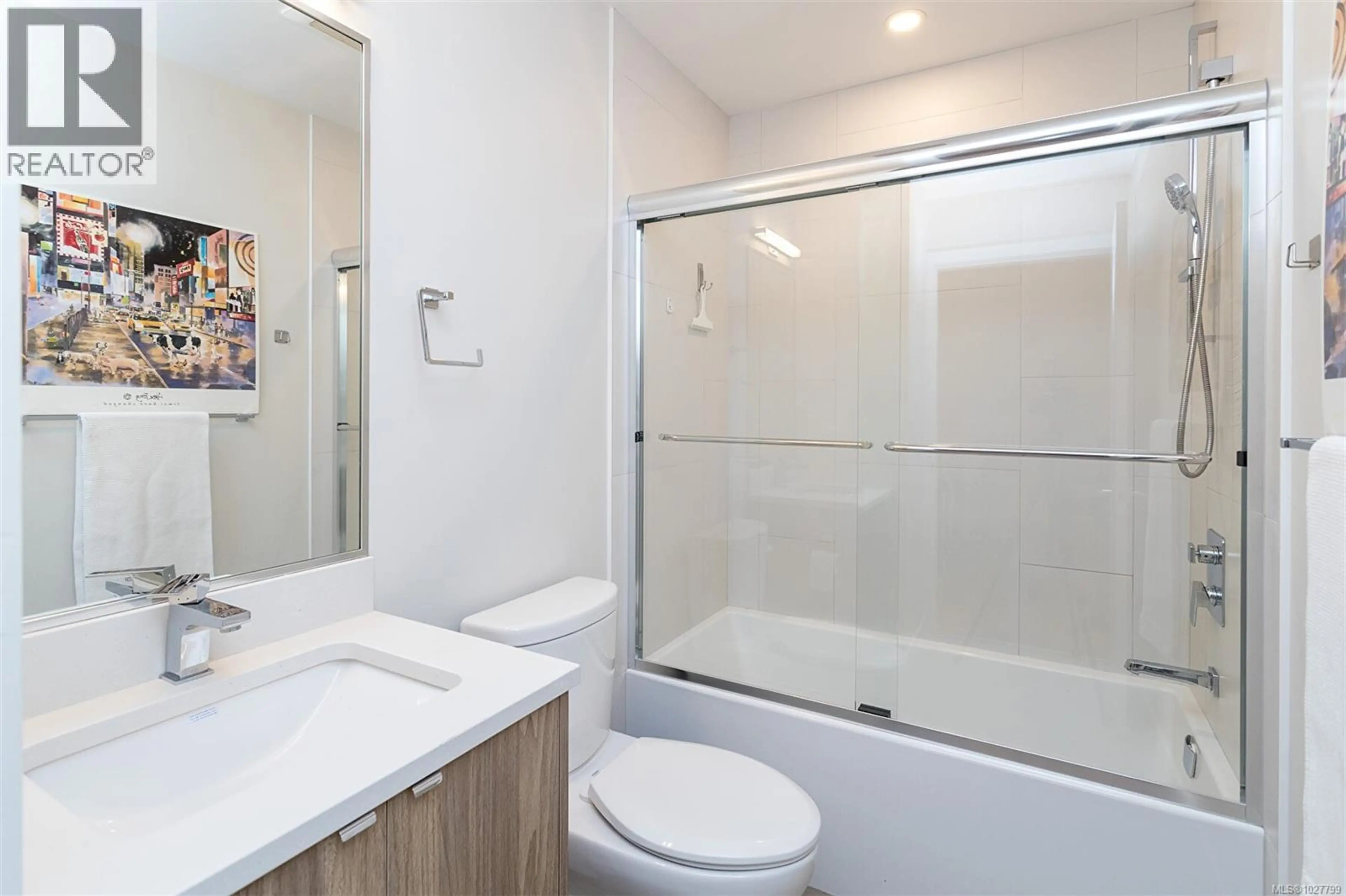 Property at #209 881 SHORT ST, Saanich, BC