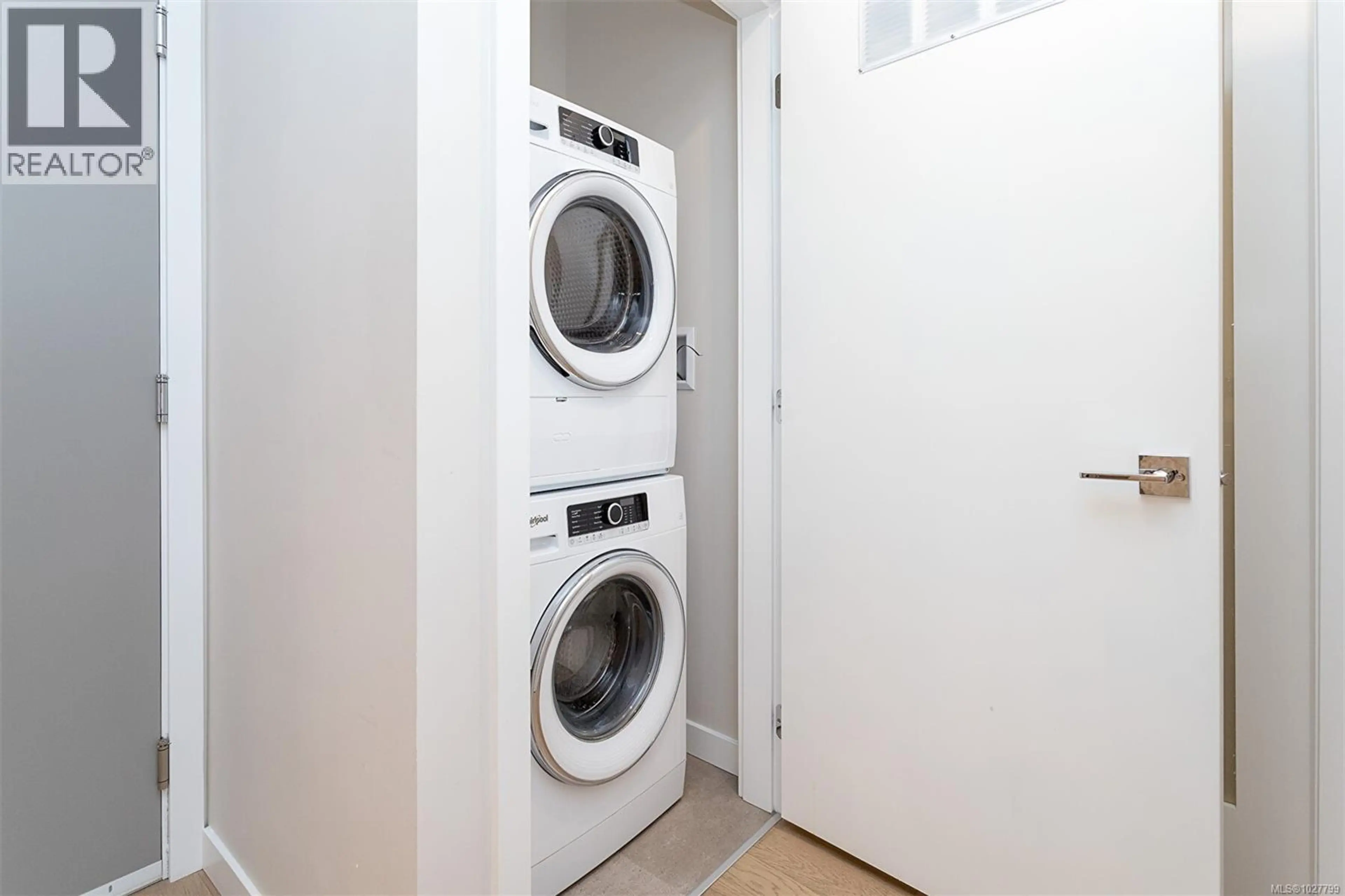 Property at #209 881 SHORT ST, Saanich, BC