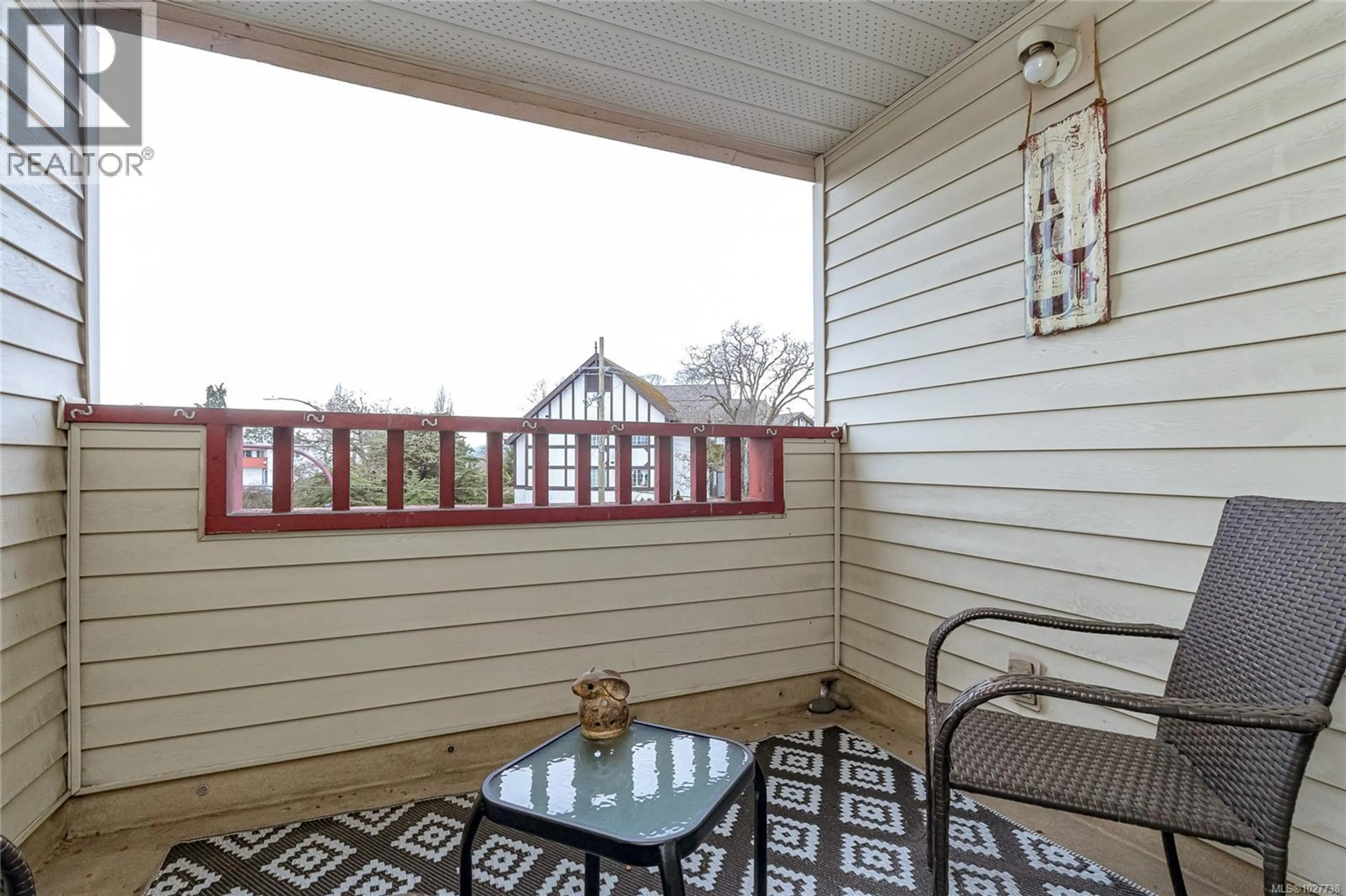 Property at #304 2511 QUADRA ST, Victoria, BC