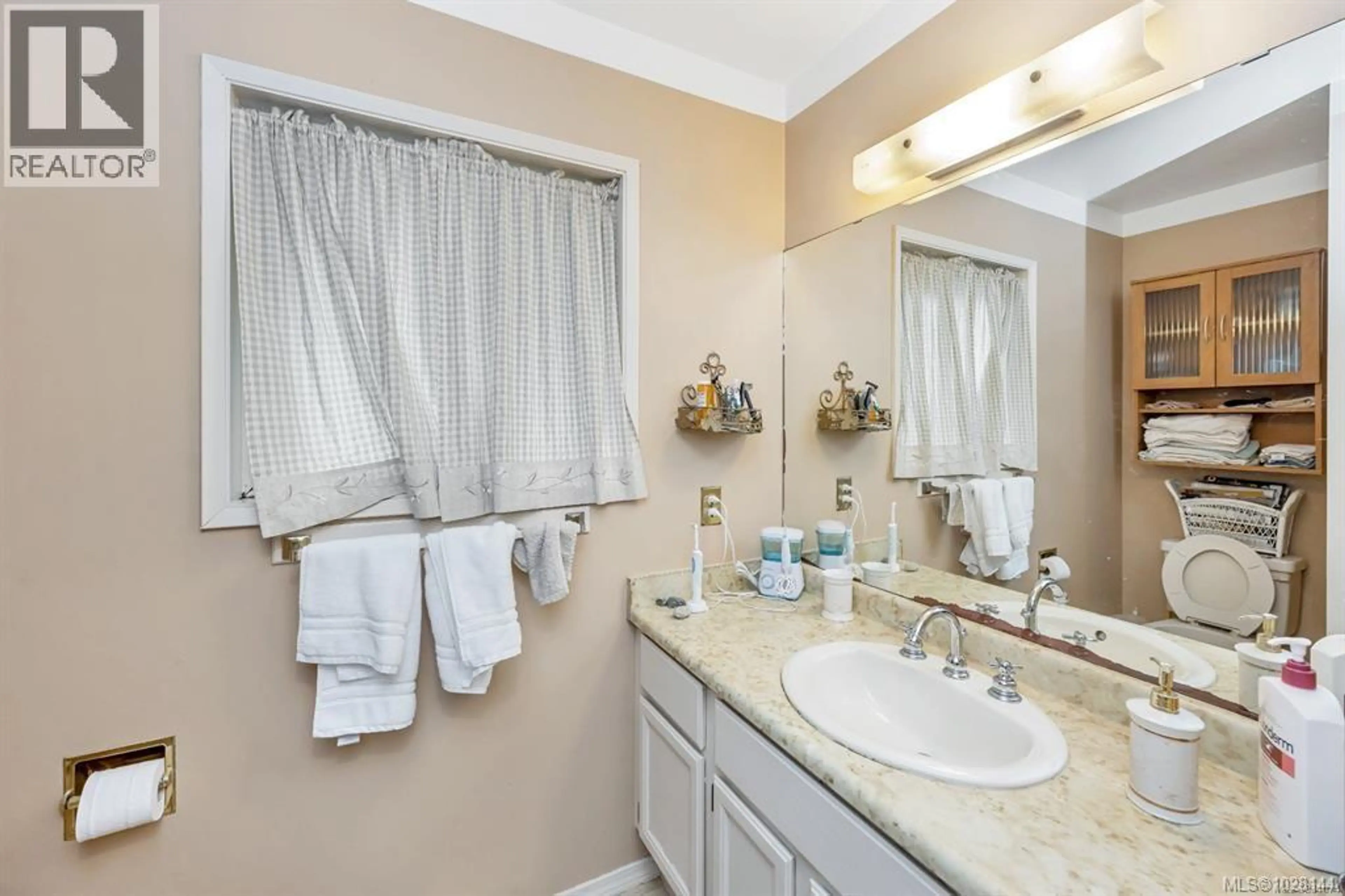 Property at 9254 RIDEAU AVE, North Saanich, BC