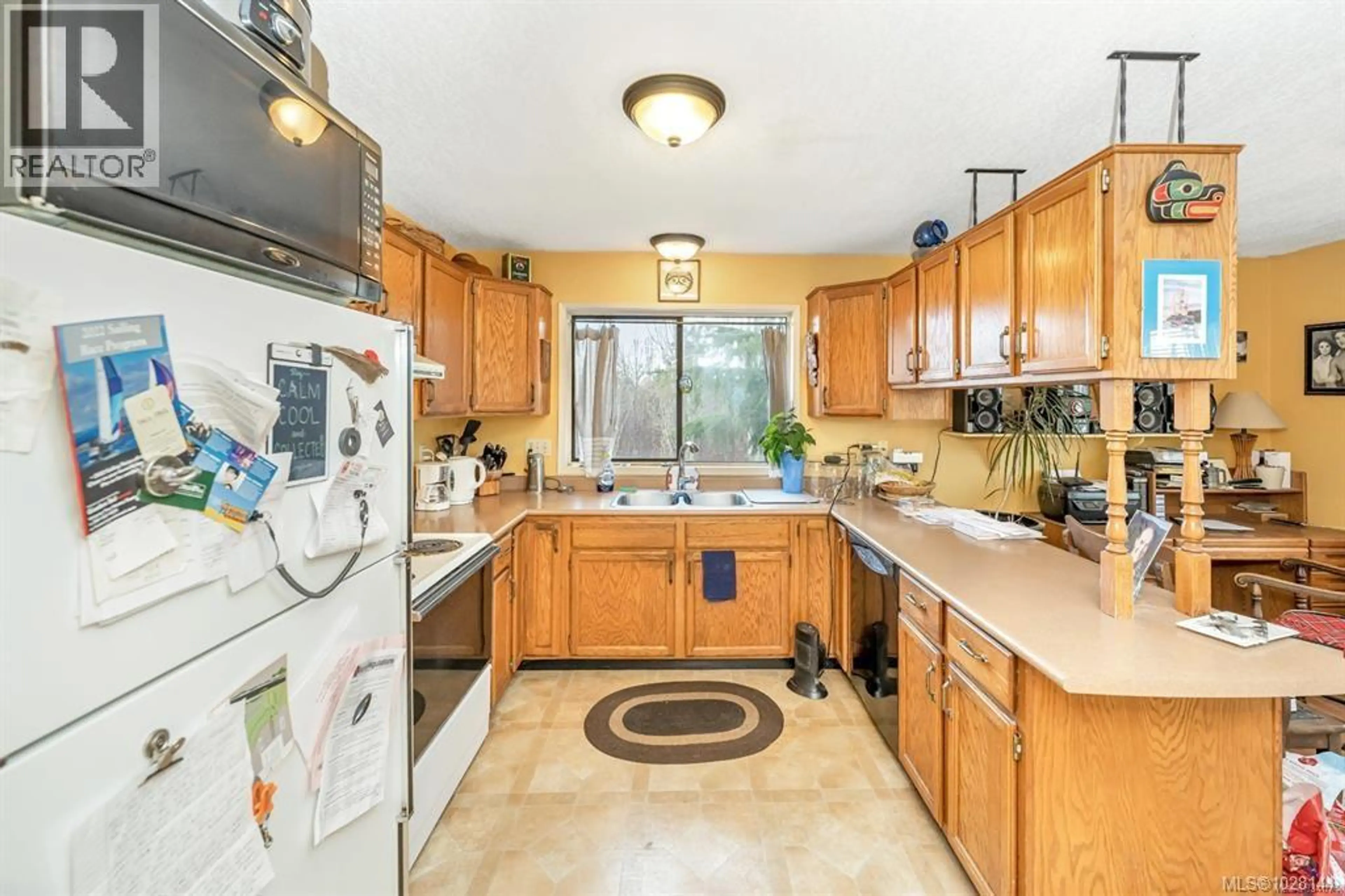 Property at 9254 RIDEAU AVE, North Saanich, BC