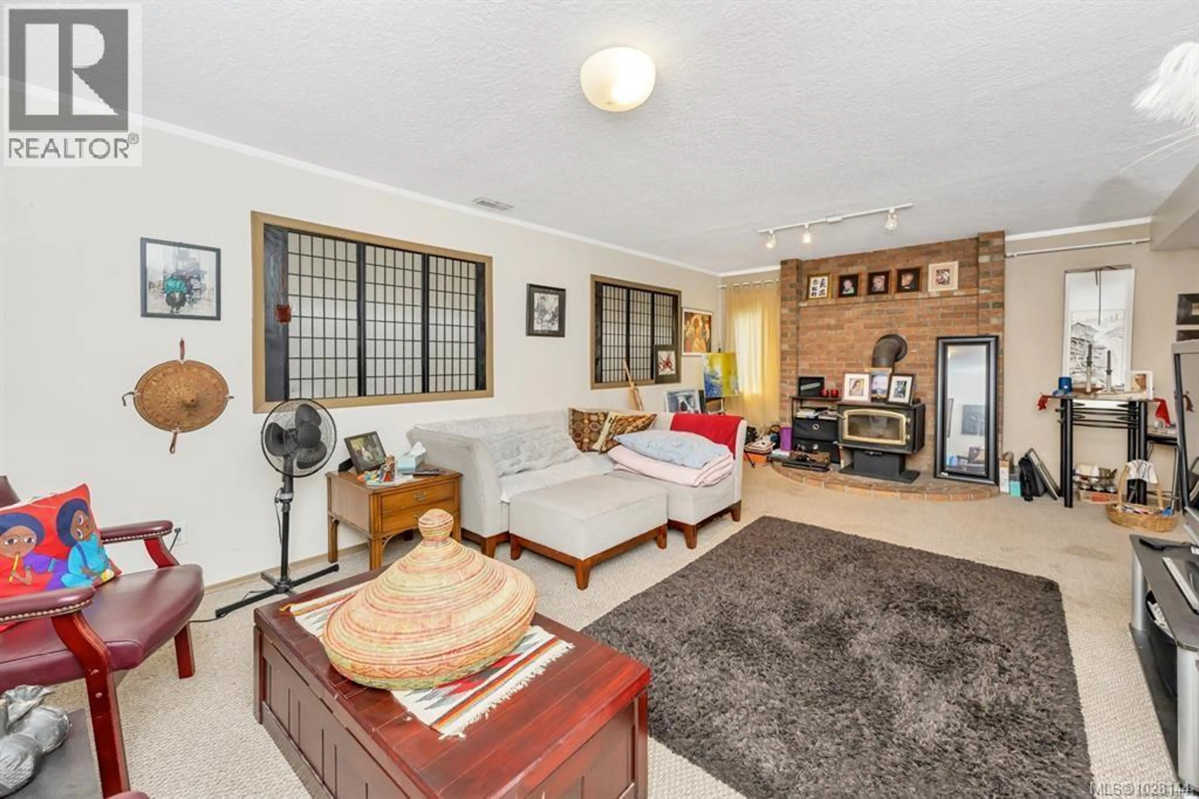 Property at 9254 RIDEAU AVE, North Saanich, BC