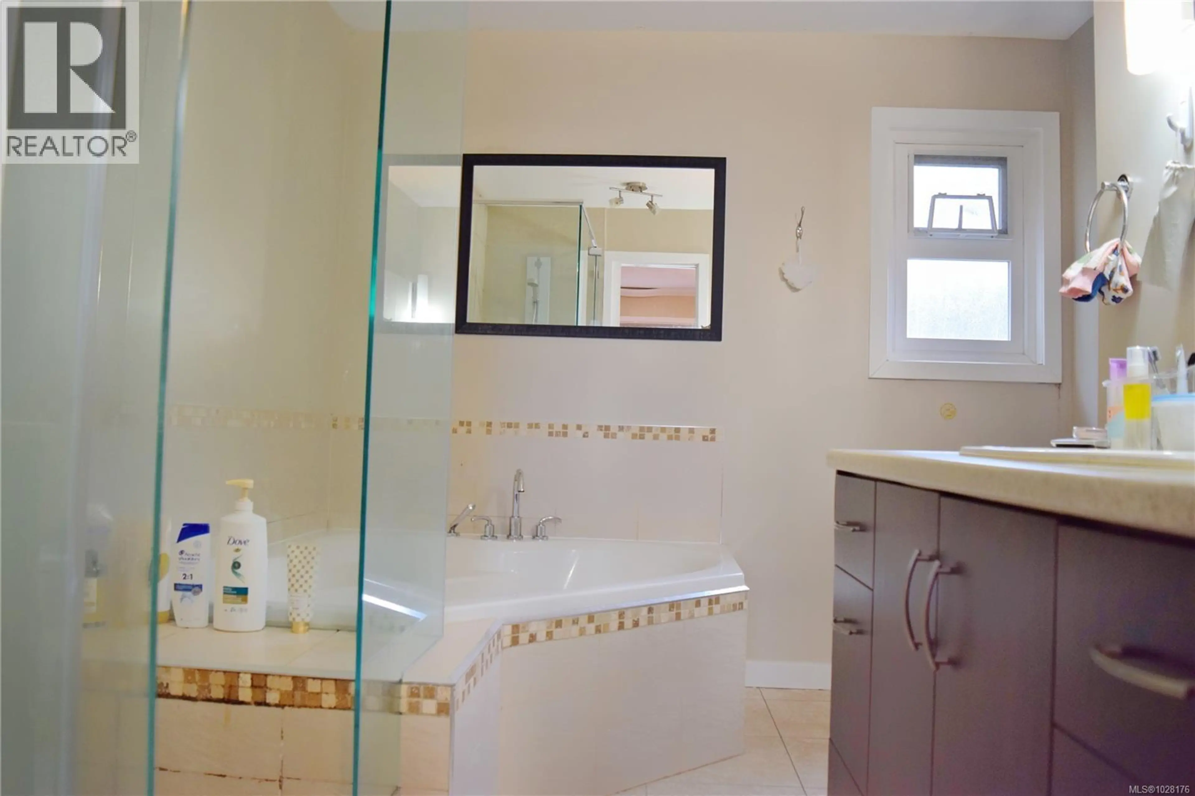 Property at 4091 DAWNVIEW CRES, Saanich, BC