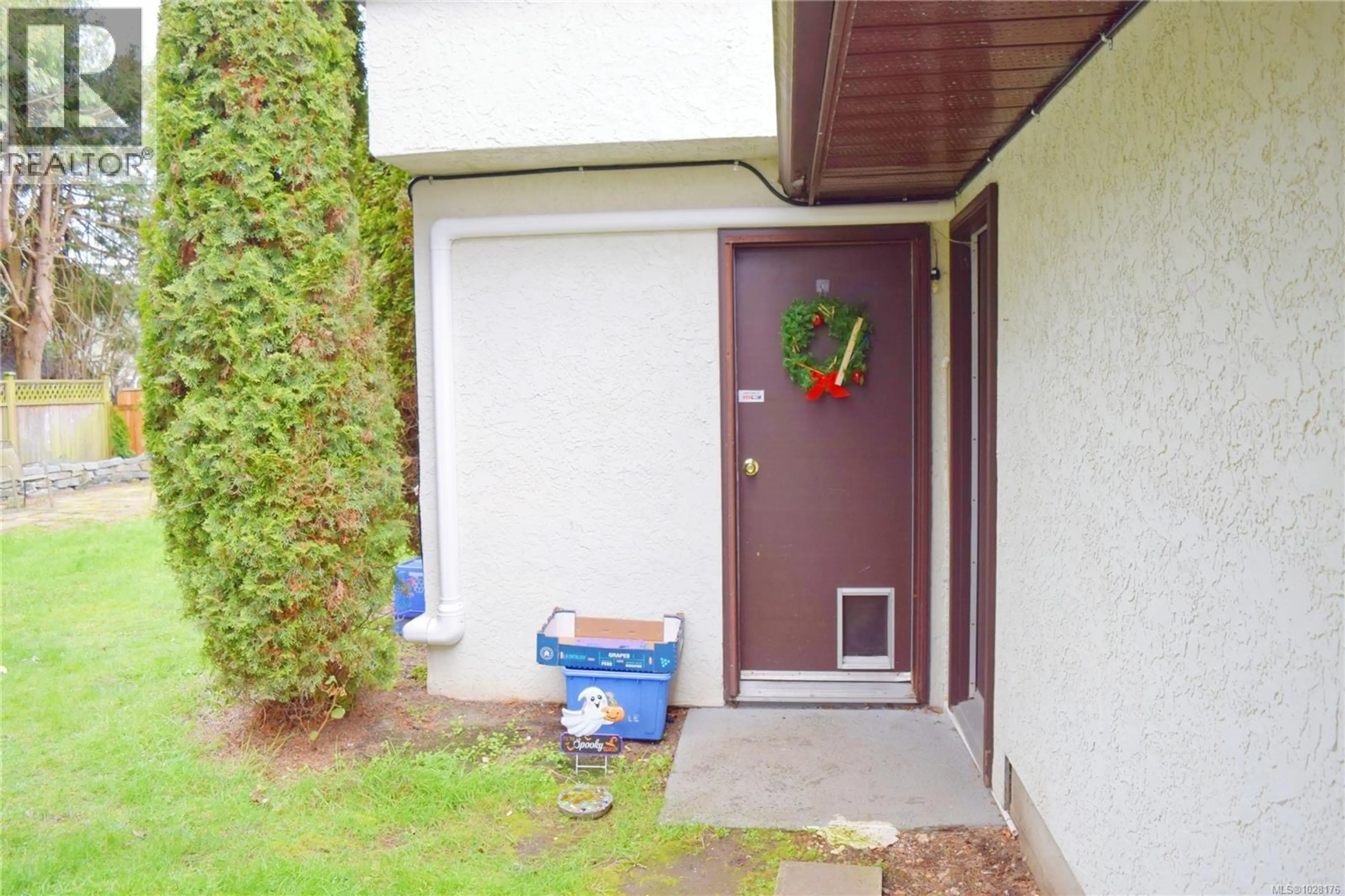 Property at 4091 DAWNVIEW CRES, Saanich, BC