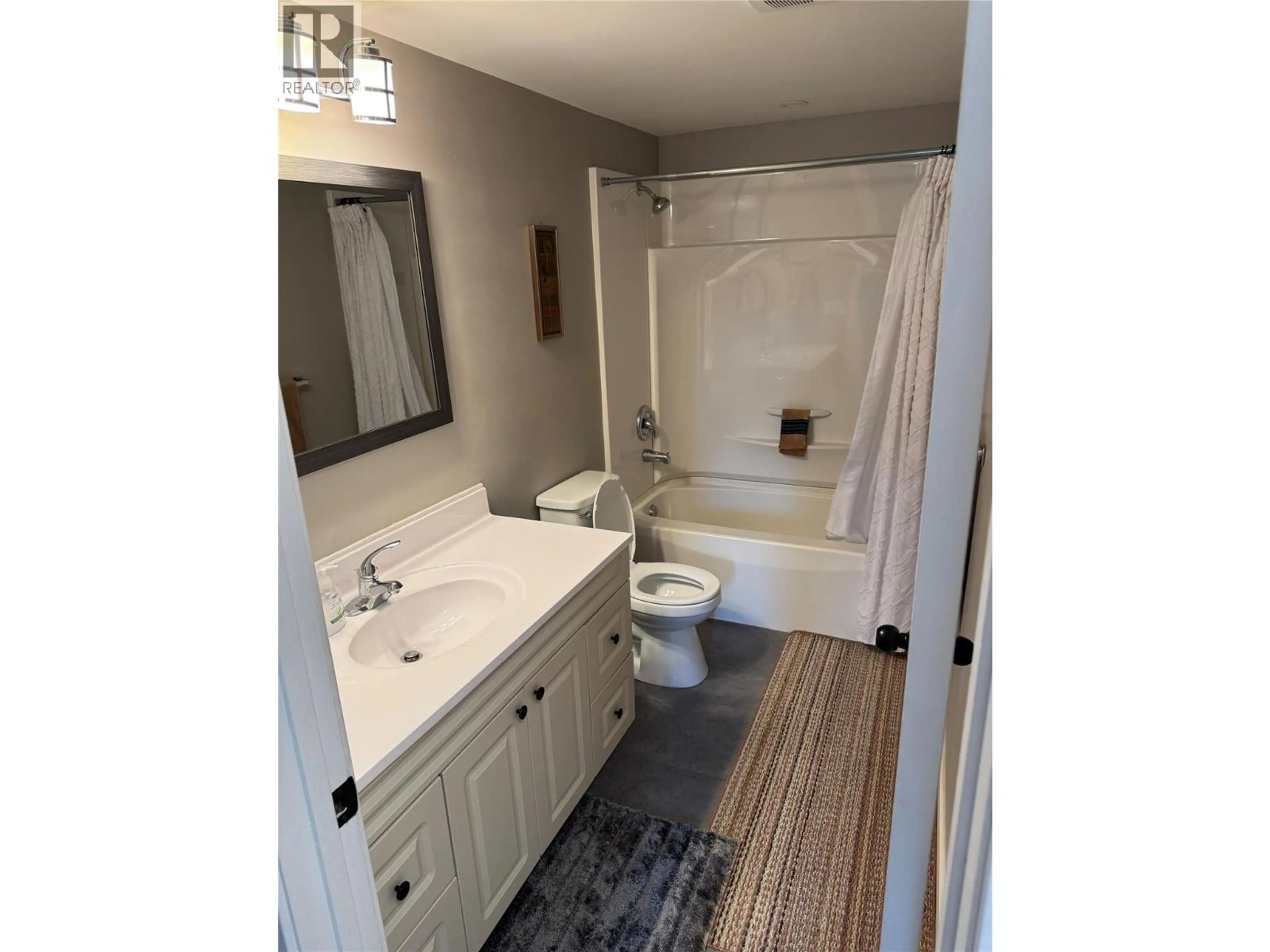 Property at #403 1451 1 AVENUE NE, Salmon Arm, BC