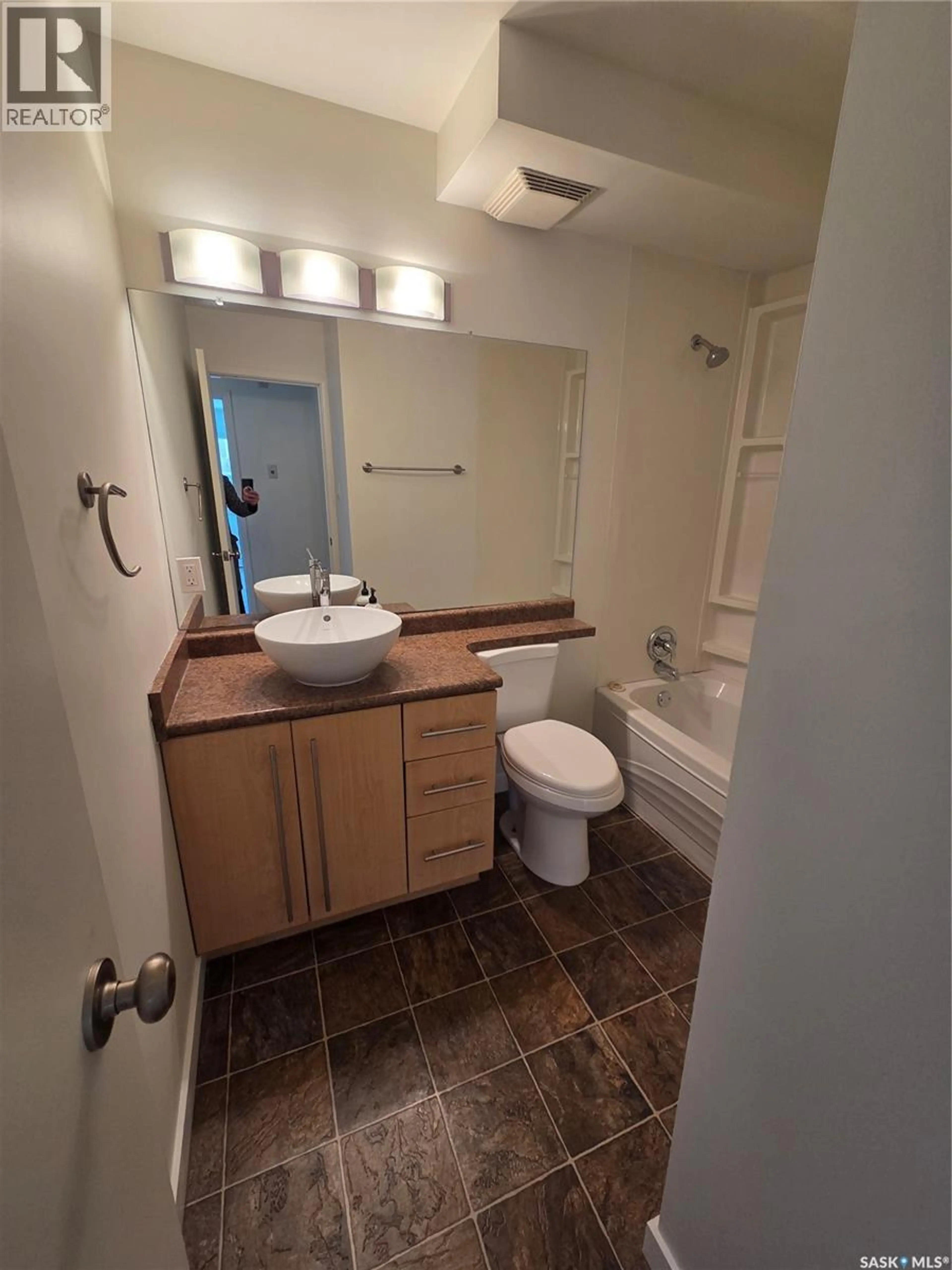 Property at #7 833 B AVENUE N, Saskatoon, SK