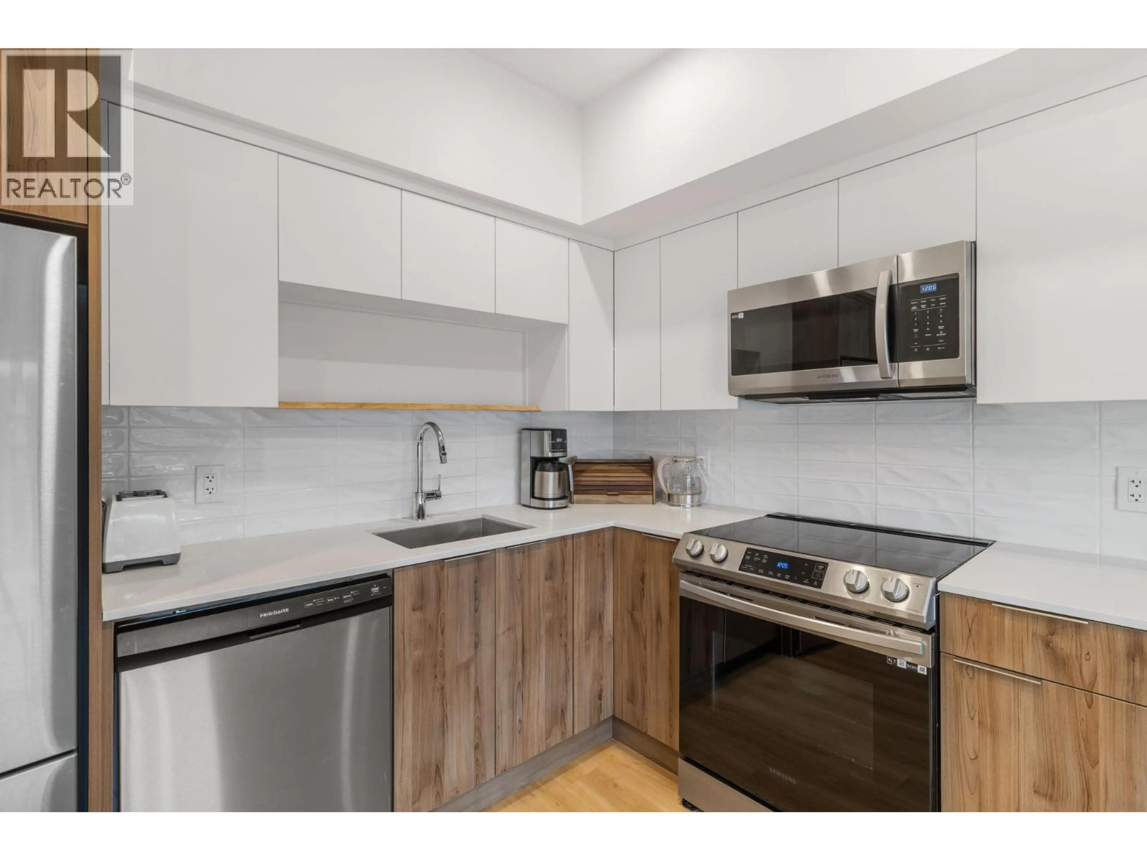 Property at #404 604 CAWSTON AVENUE, Kelowna, BC