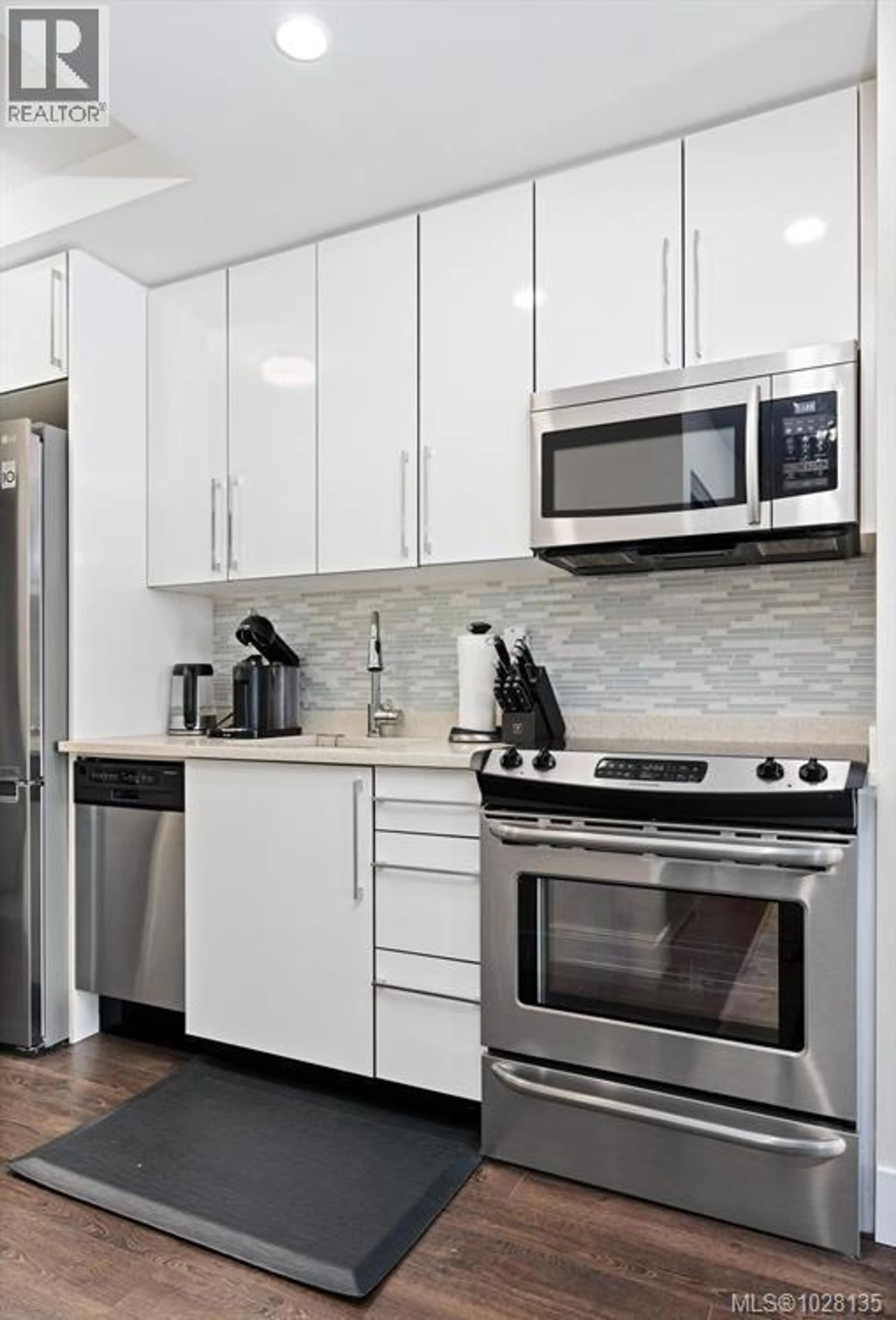 Property at #705 1090 JOHNSON ST, Victoria, BC