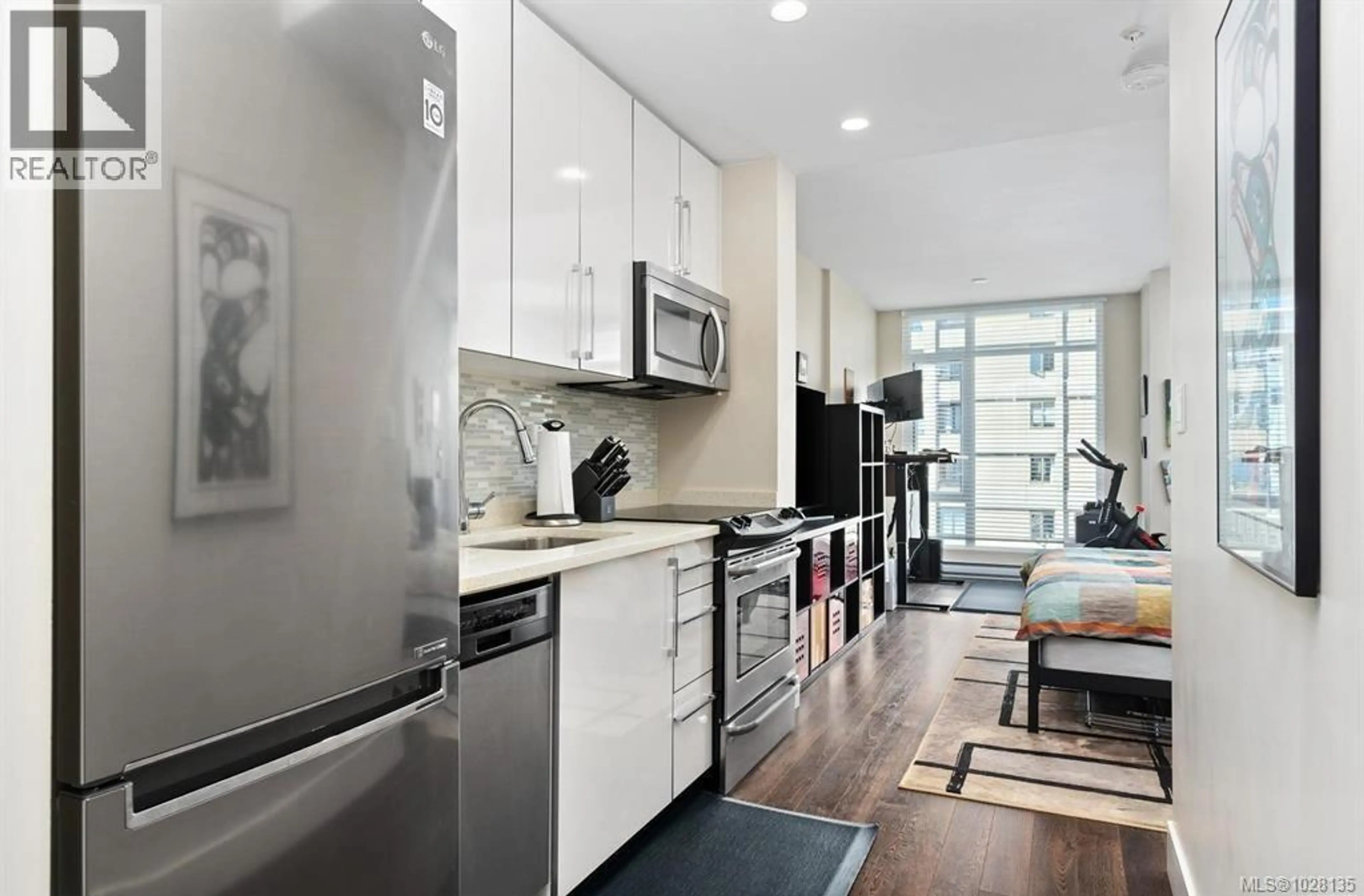 Property at #705 1090 JOHNSON ST, Victoria, BC