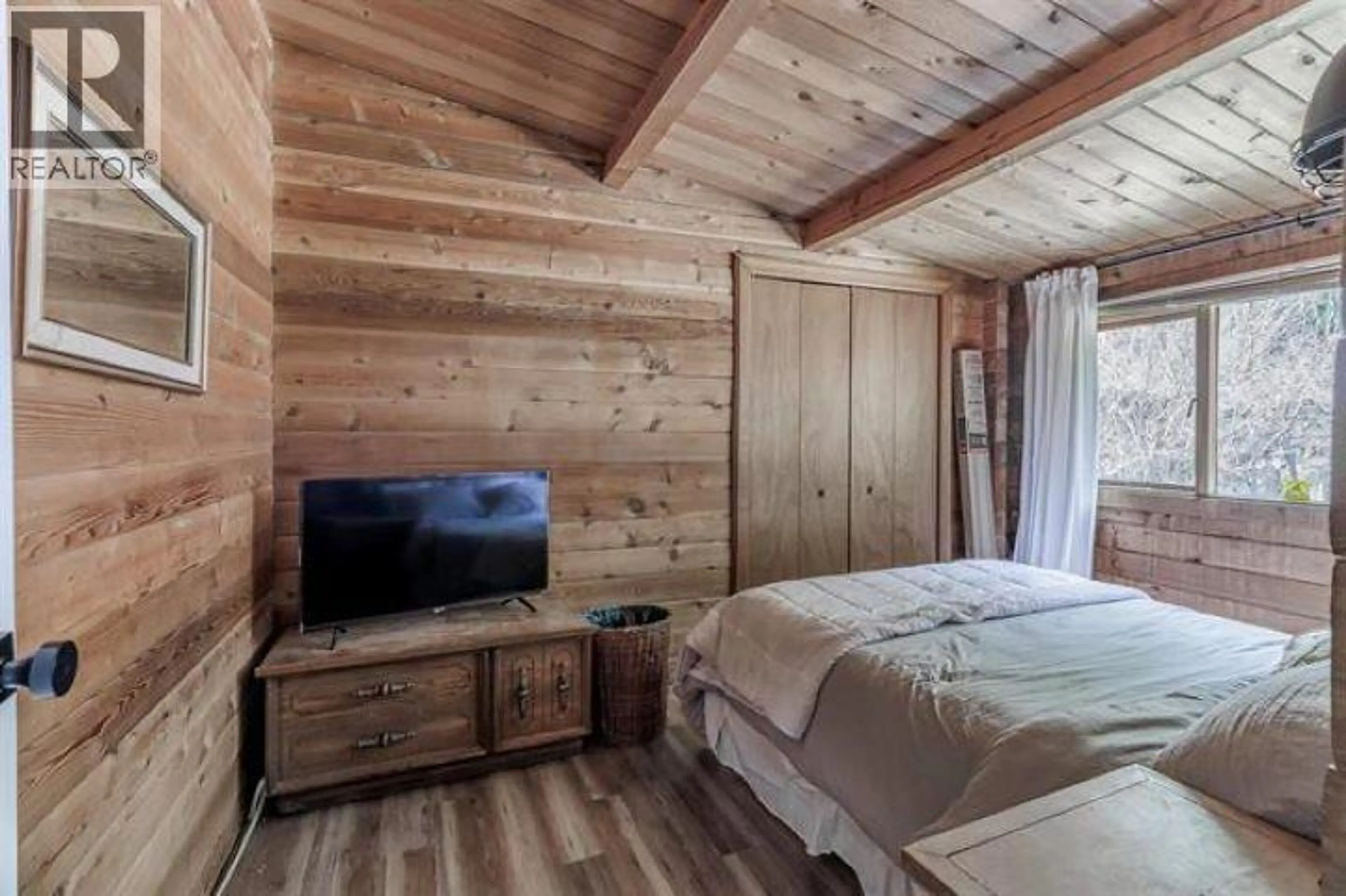 Property at 6062 MAHOOD LAKE ROAD, 100 Mile House, BC