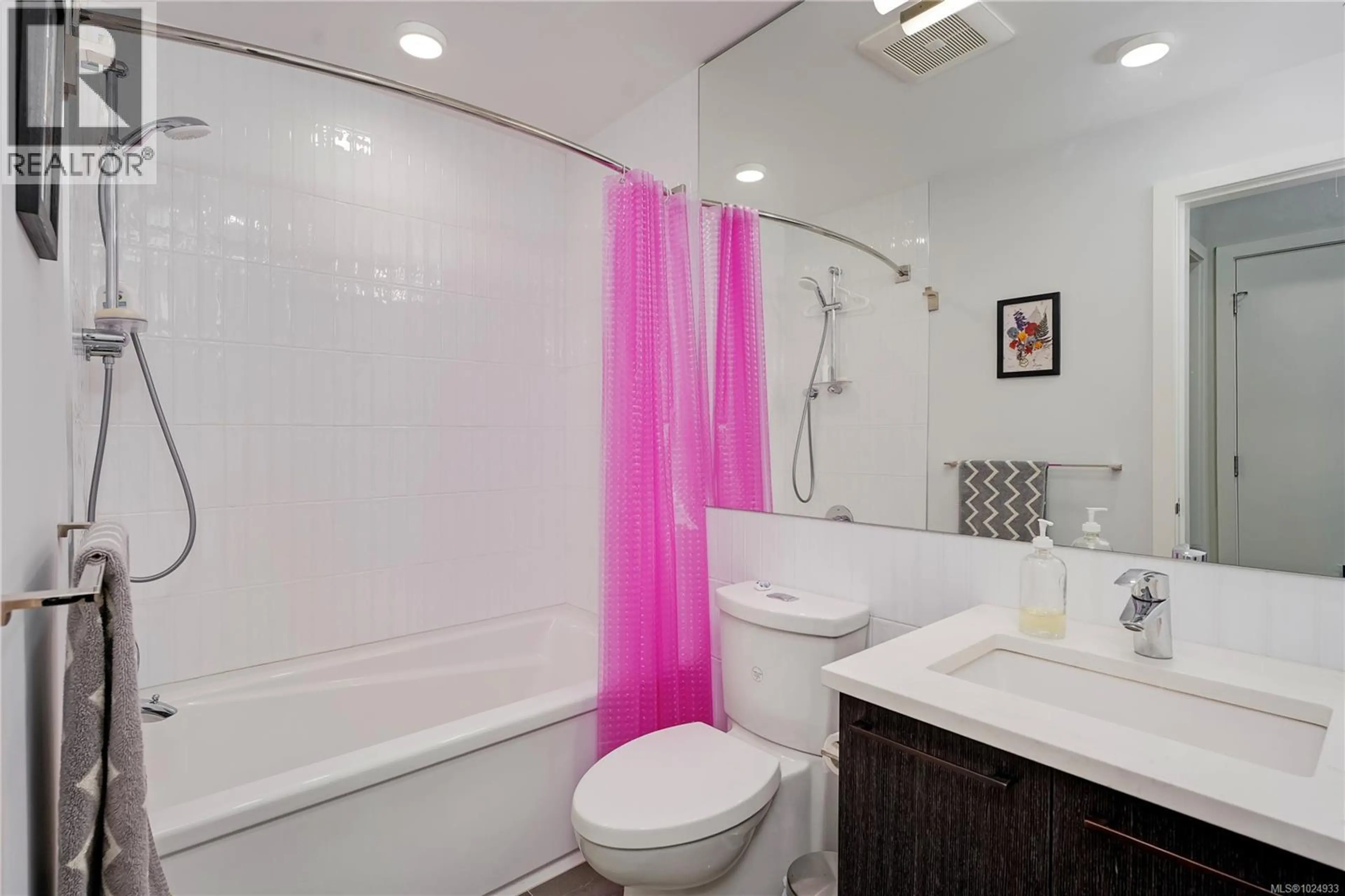 Property at #308 7162 WEST SAANICH RD, Central Saanich, BC