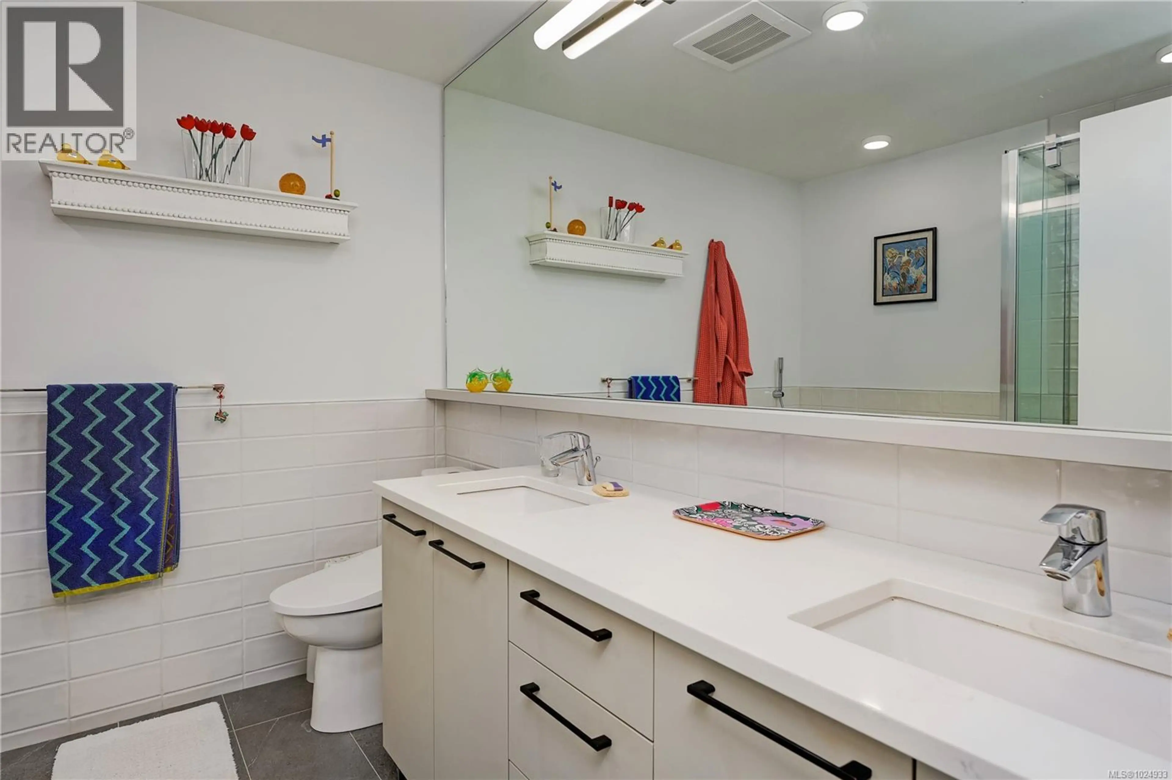 Property at #308 7162 WEST SAANICH RD, Central Saanich, BC