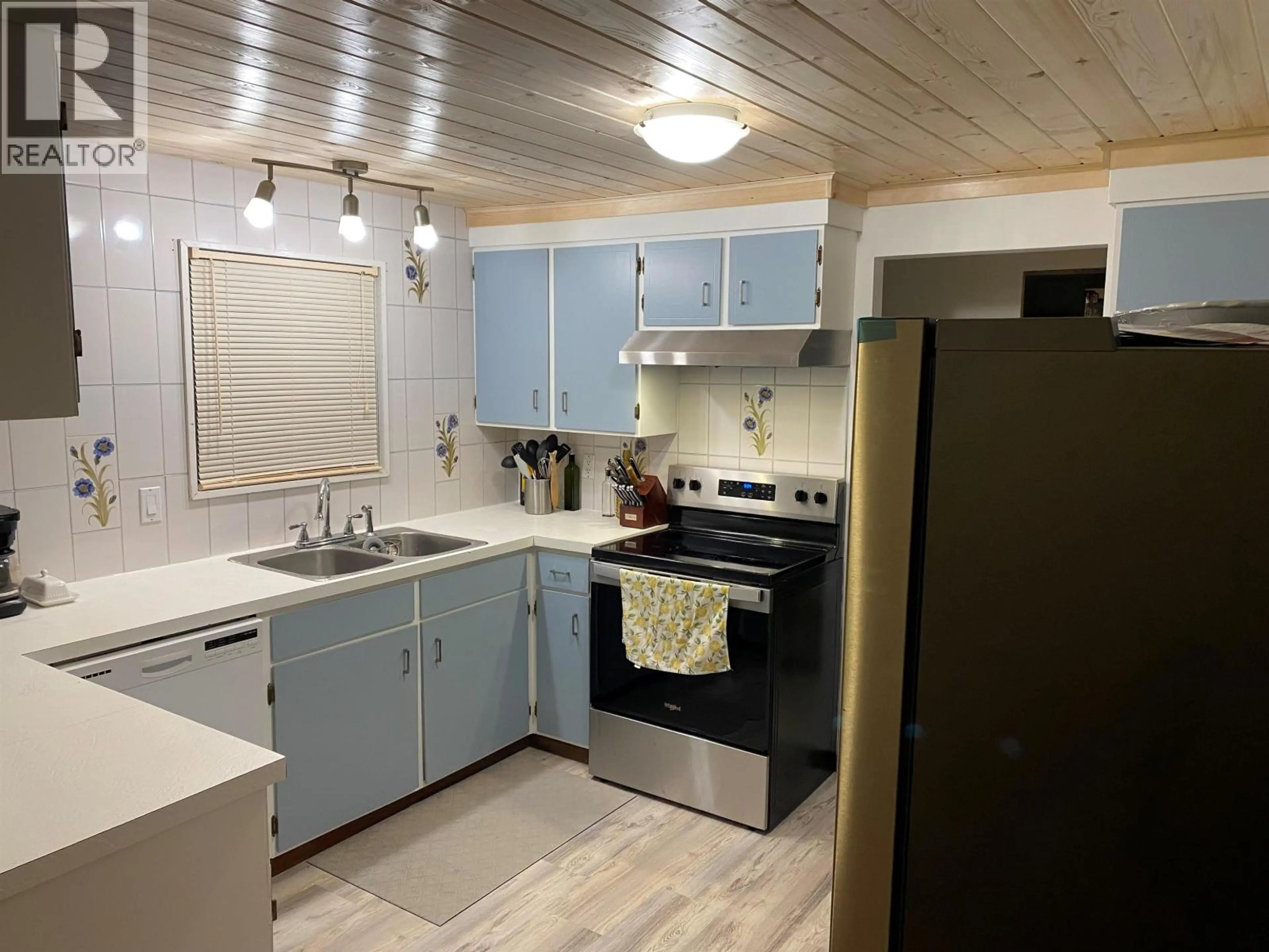 Property at 614 5TH AVENUE, Daajing Giids City, BC