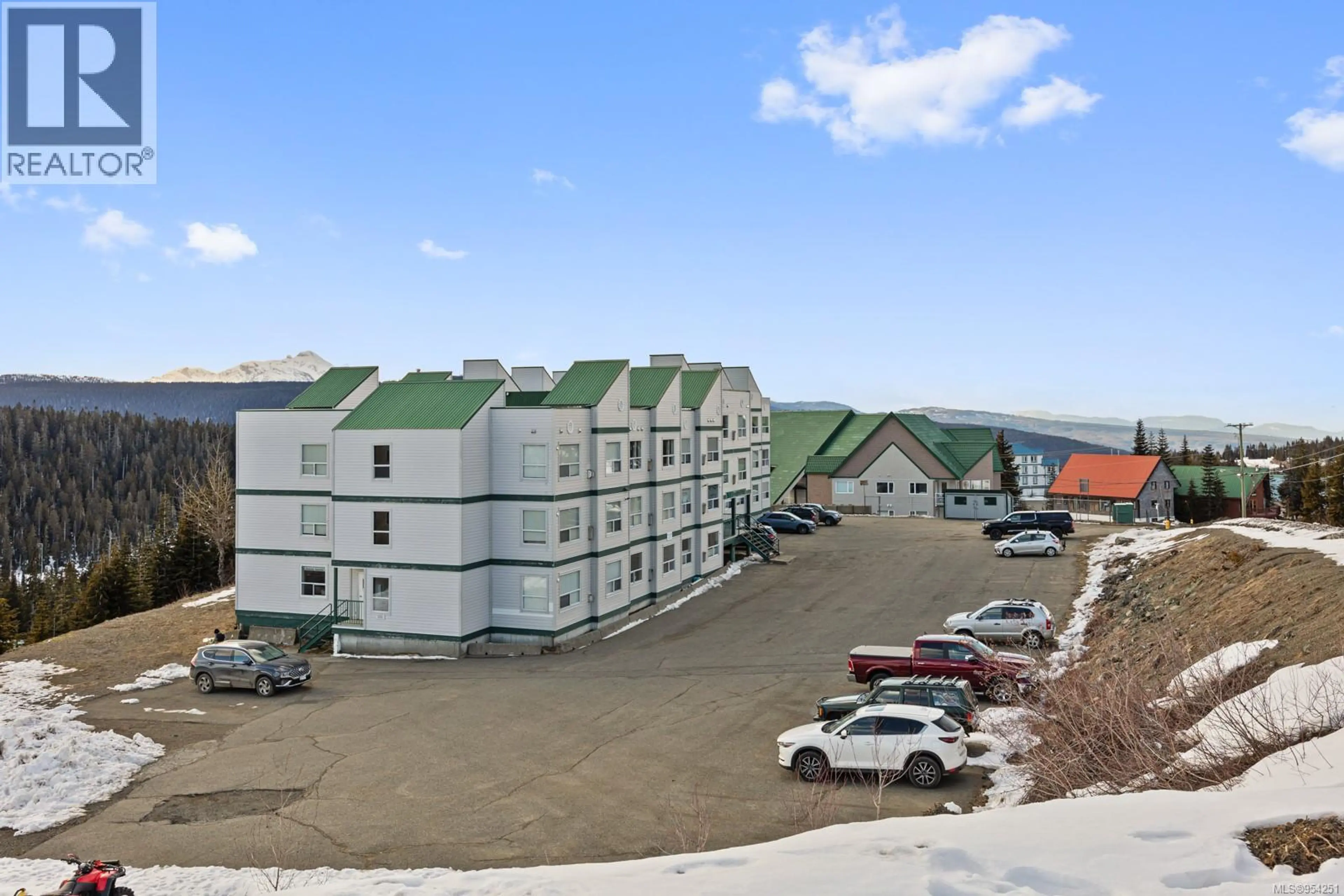 Property at #305 1105 HENRY RD, Courtenay, BC