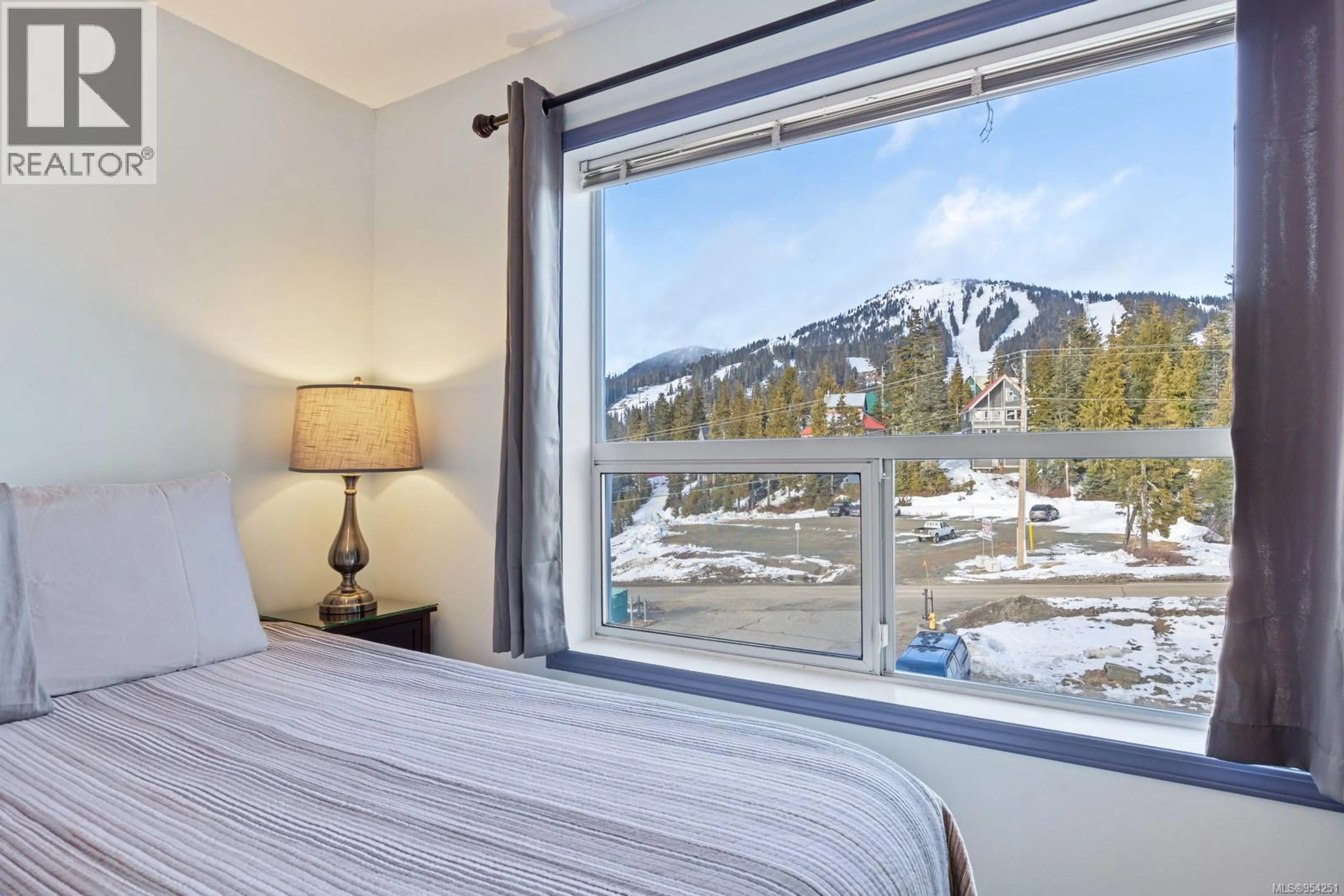 Property at #305 1105 HENRY RD, Courtenay, BC