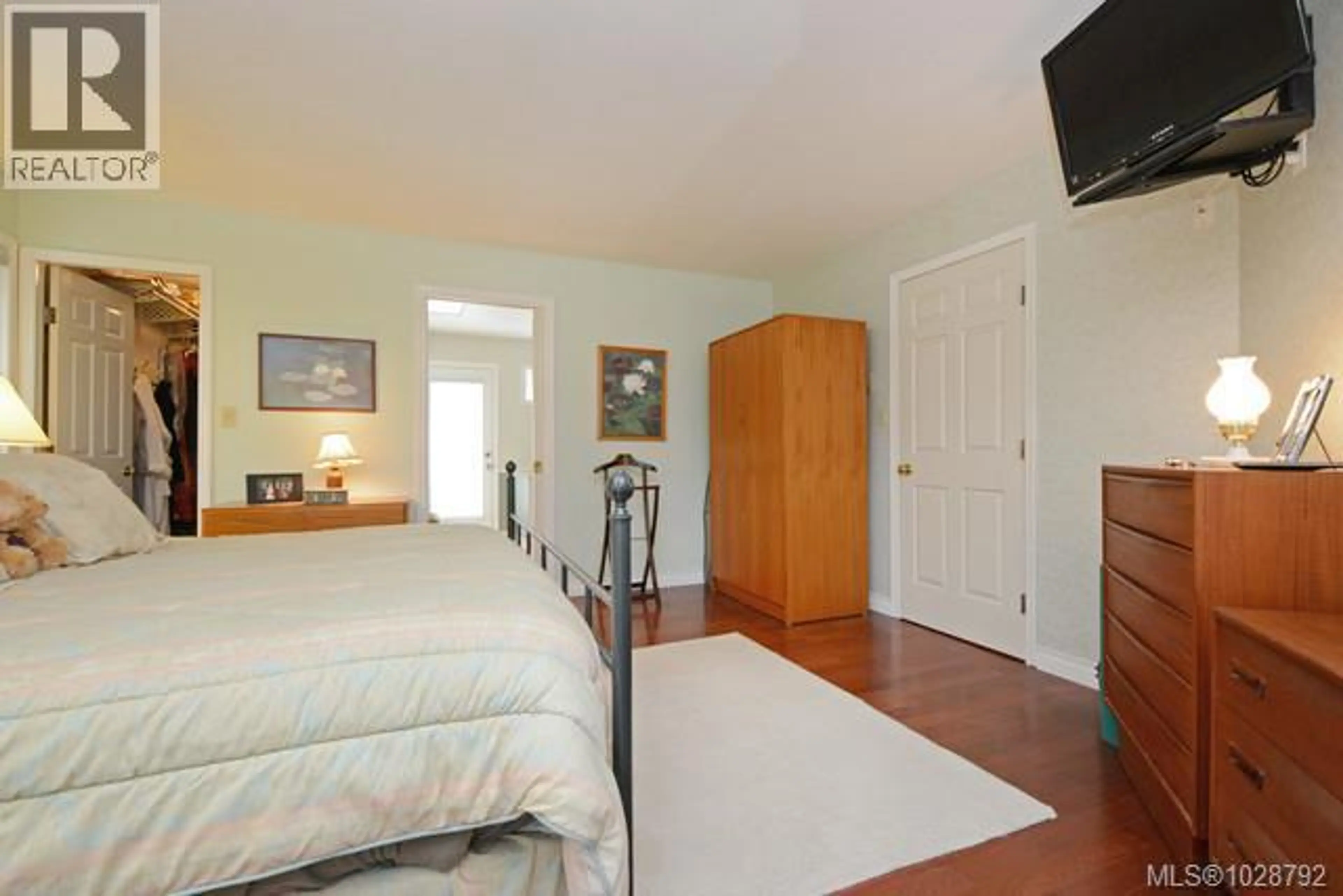 Property at 1055 THISTLEWOOD DR, Saanich, BC