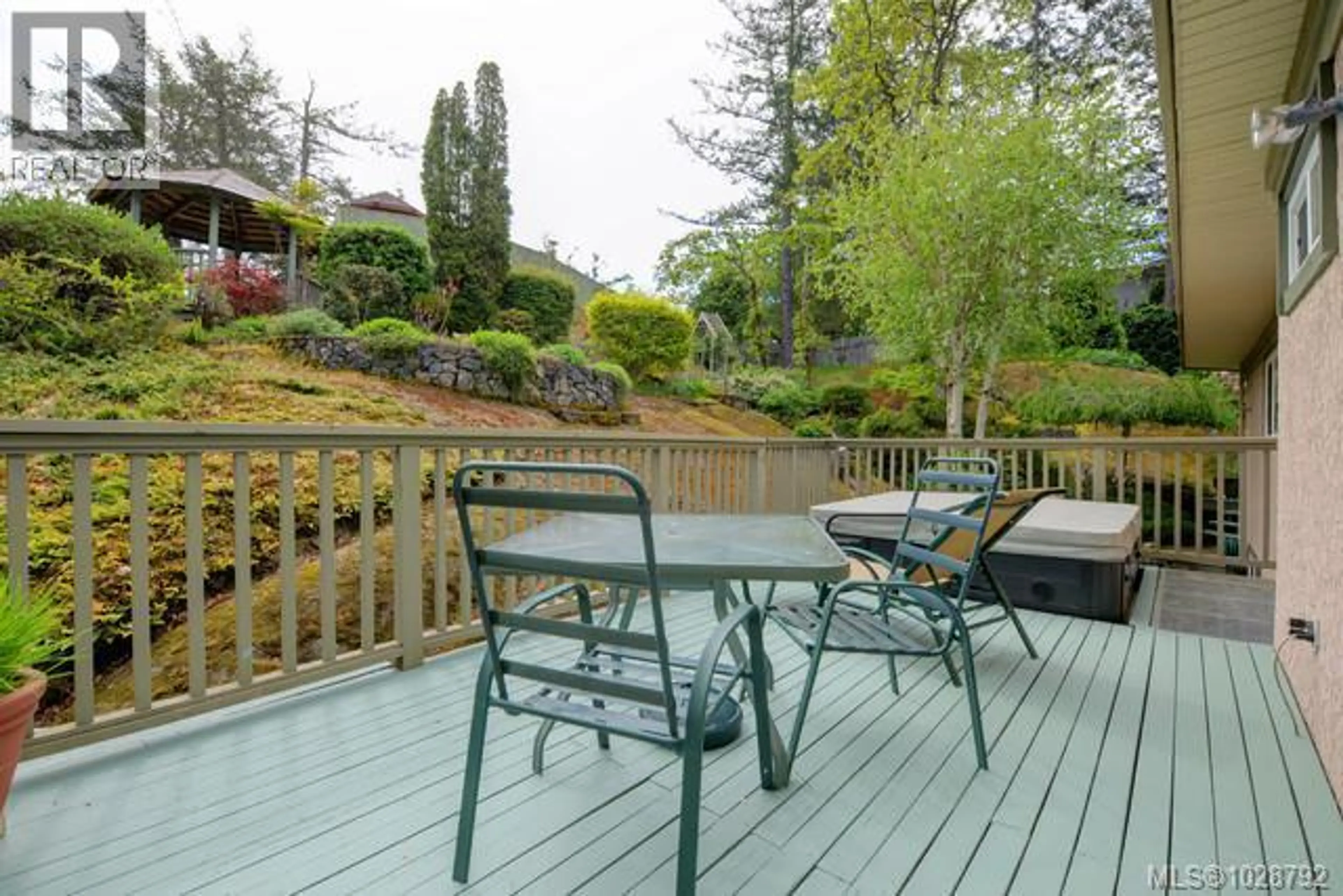 Property at 1055 THISTLEWOOD DR, Saanich, BC