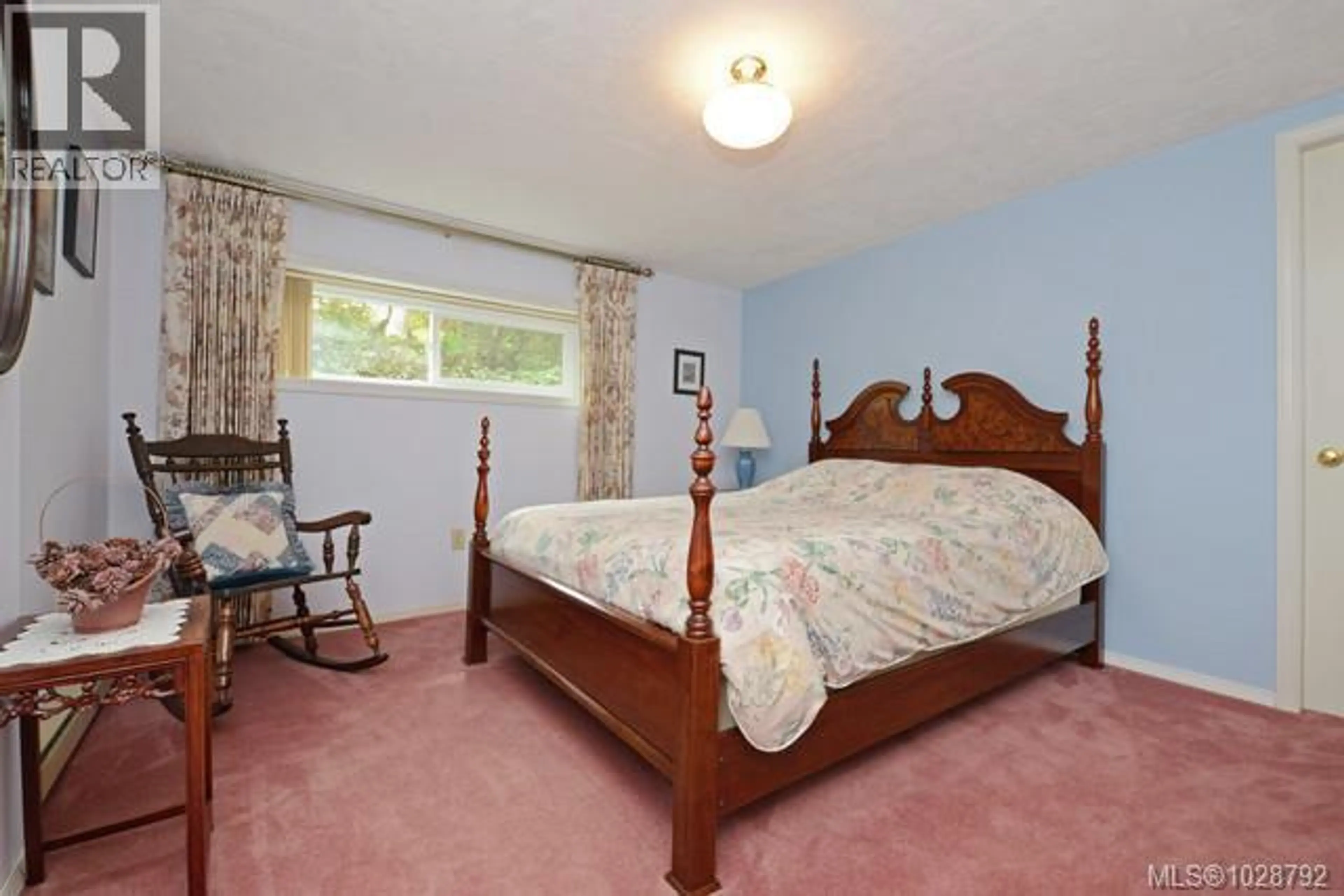 Property at 1055 THISTLEWOOD DR, Saanich, BC