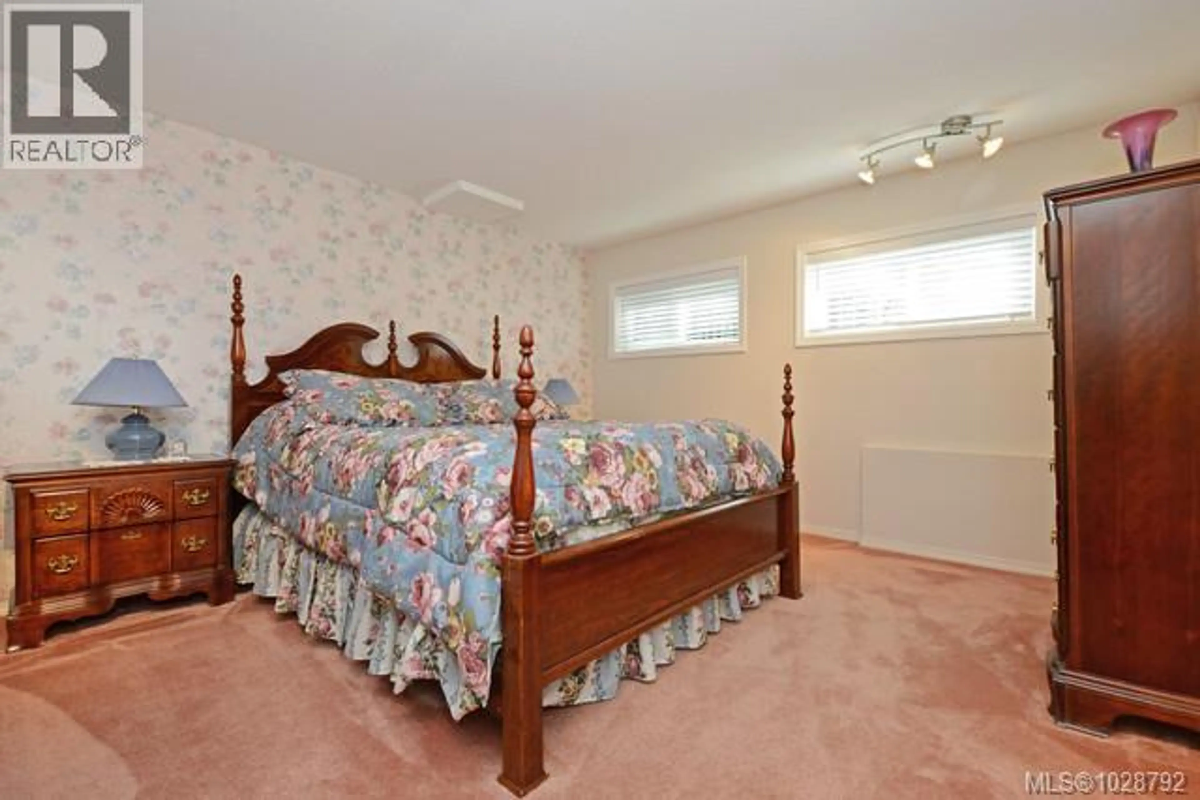 Property at 1055 THISTLEWOOD DR, Saanich, BC