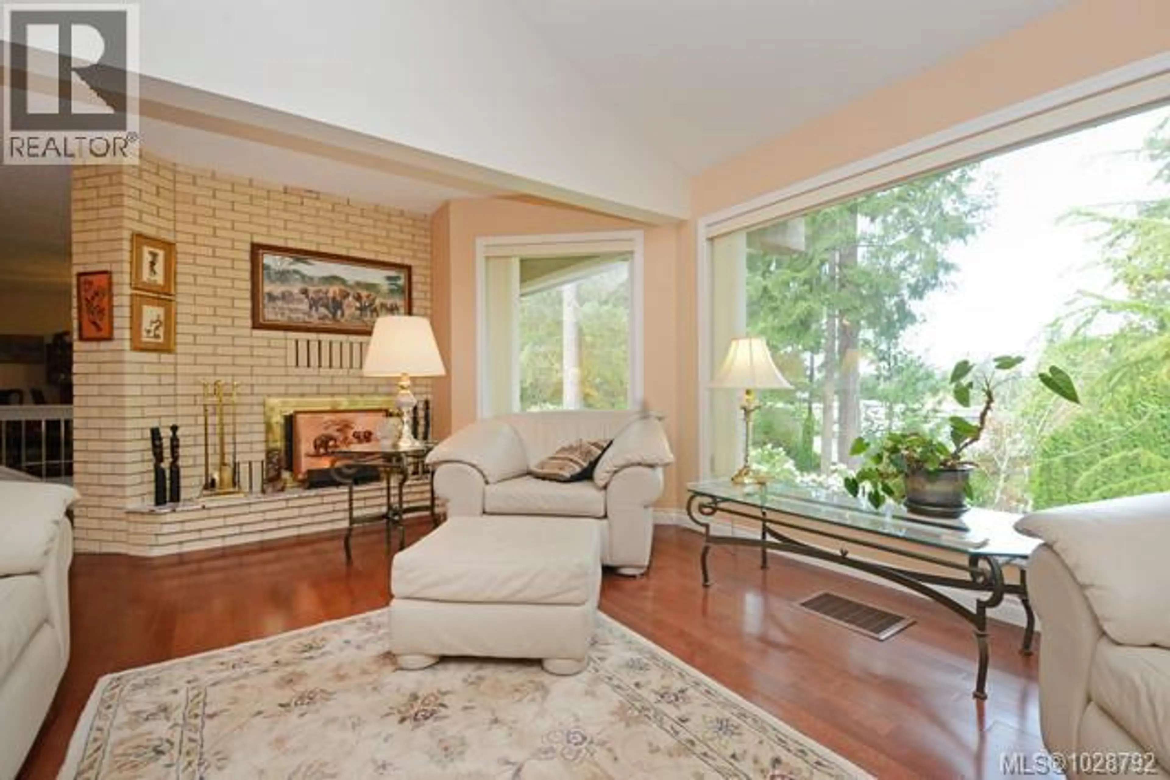 Property at 1055 THISTLEWOOD DR, Saanich, BC