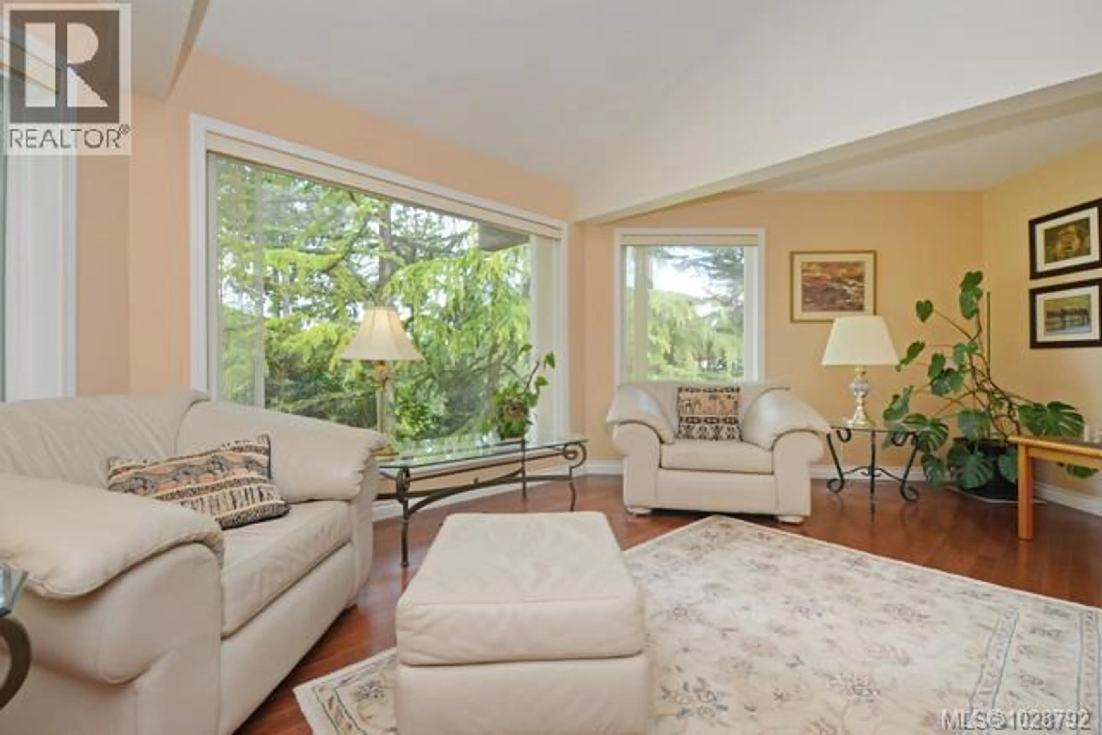 Property at 1055 THISTLEWOOD DR, Saanich, BC