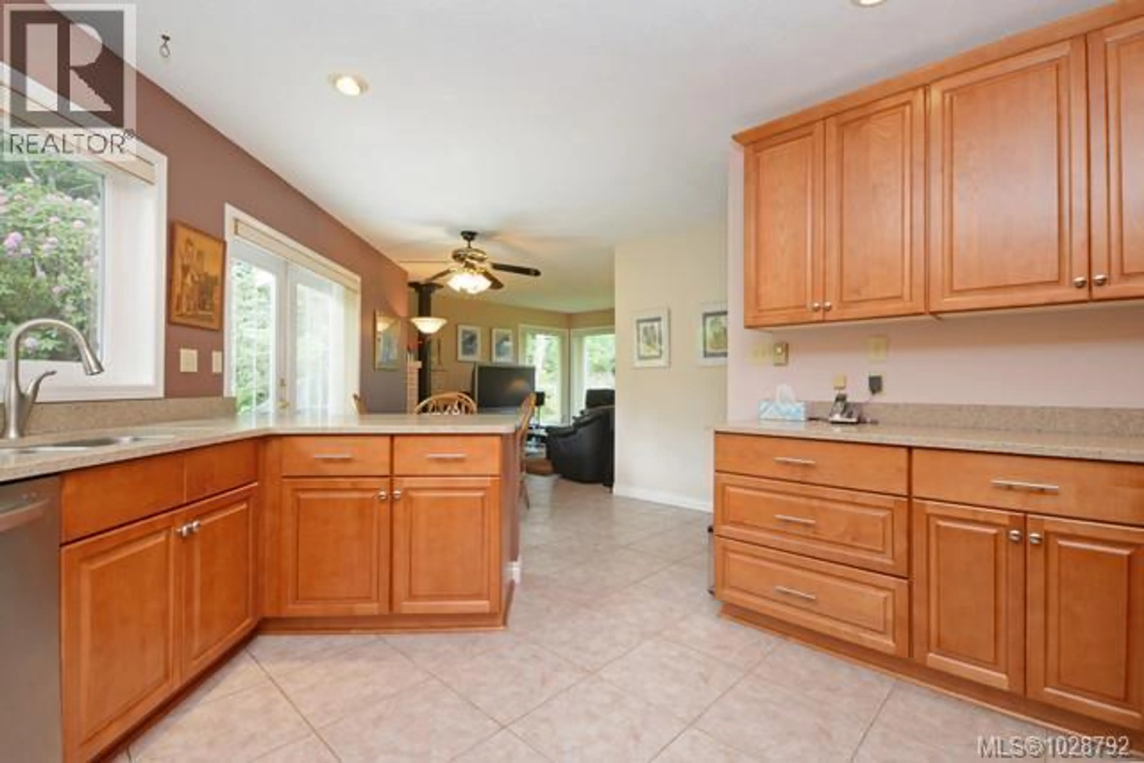 Property at 1055 THISTLEWOOD DR, Saanich, BC