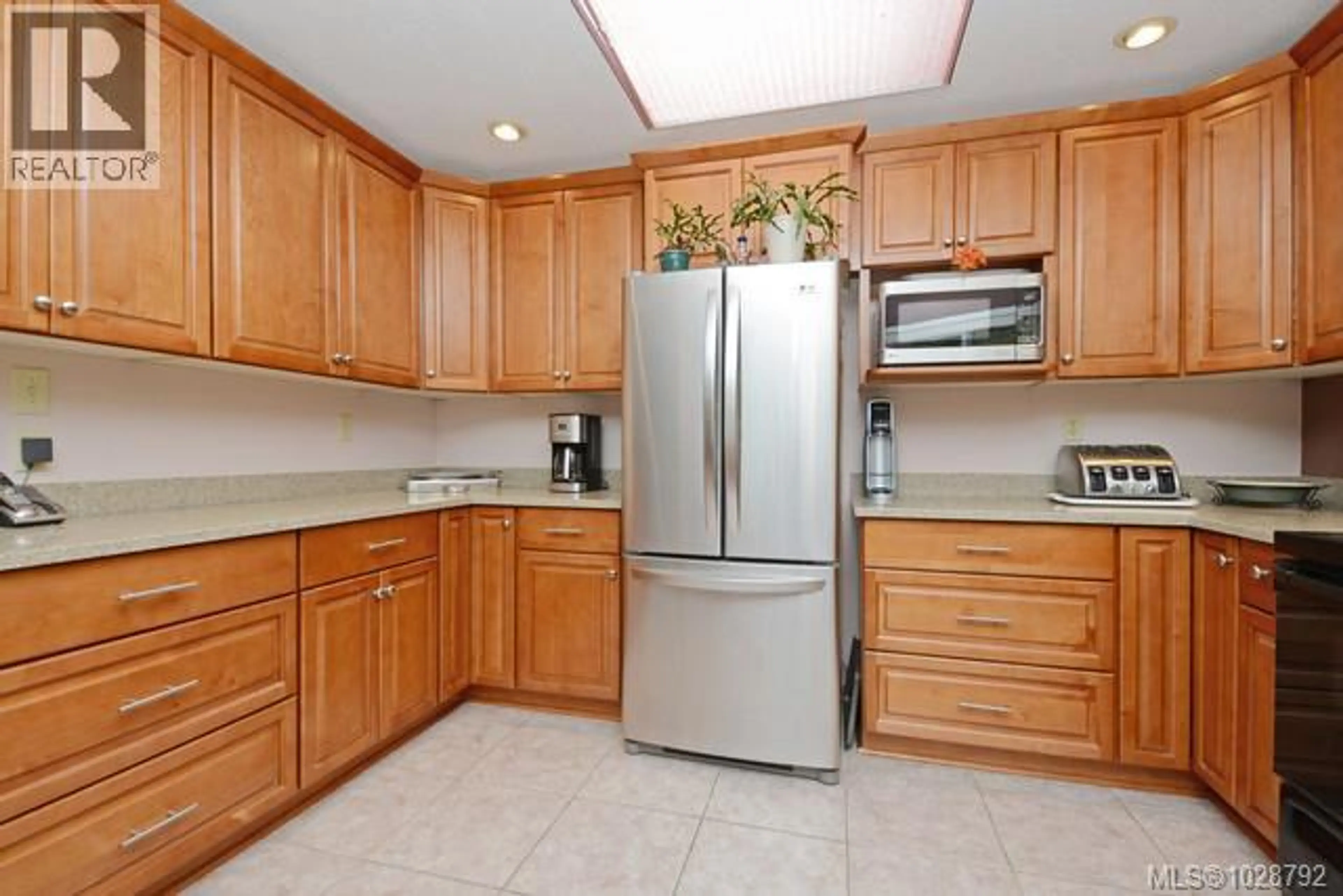 Property at 1055 THISTLEWOOD DR, Saanich, BC