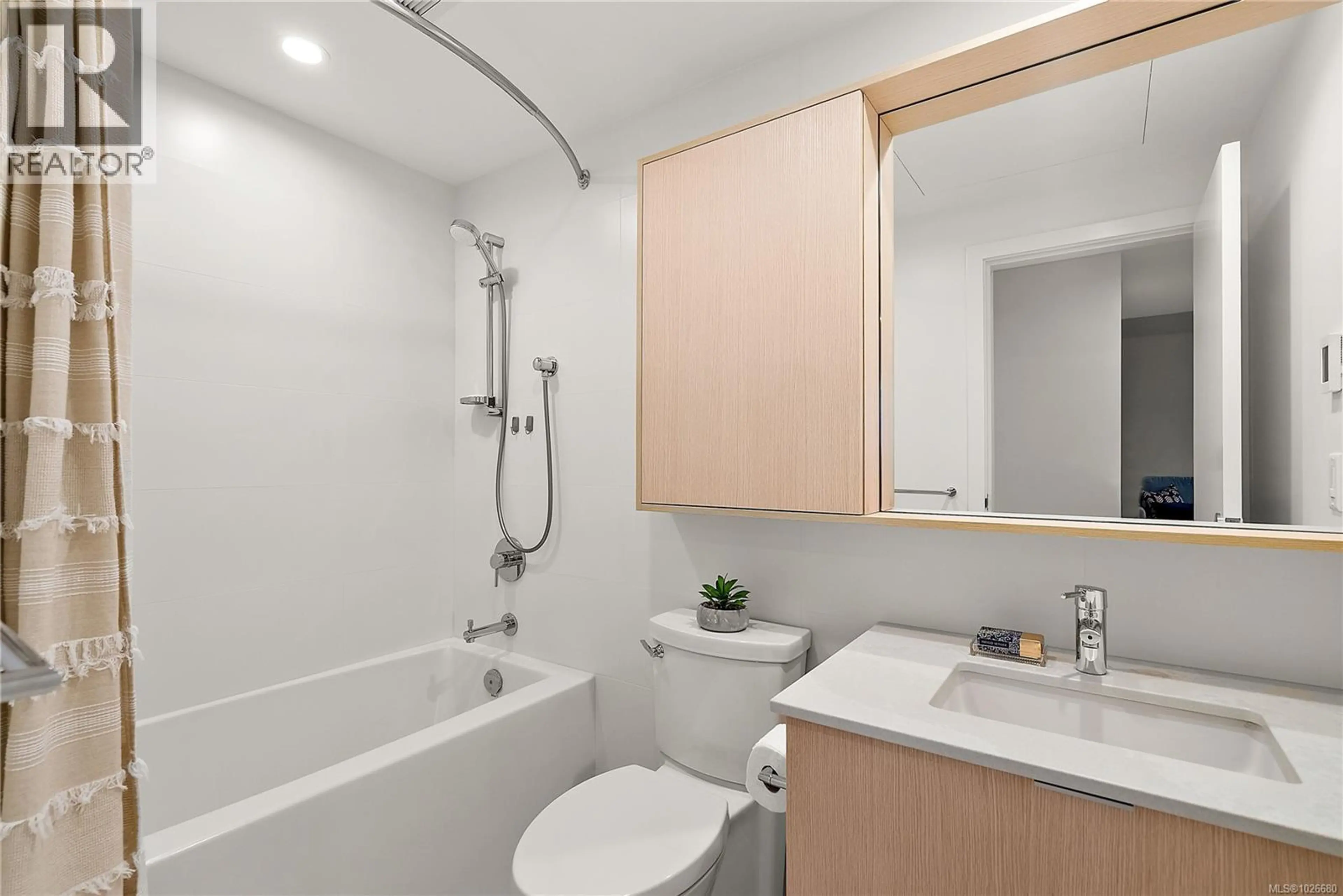 Property at #702 1100 YATES ST, Victoria, BC