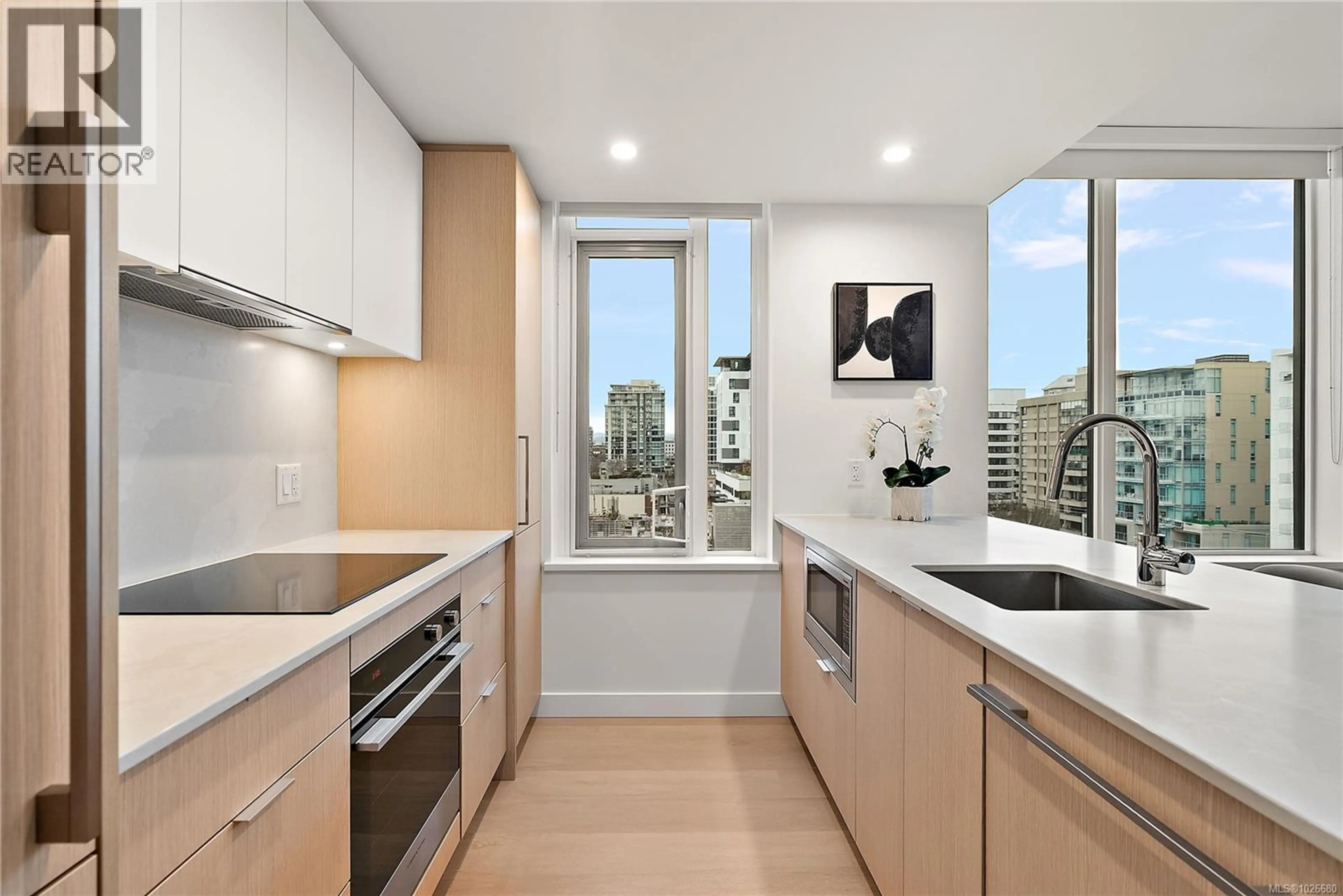 Property at #702 1100 YATES ST, Victoria, BC