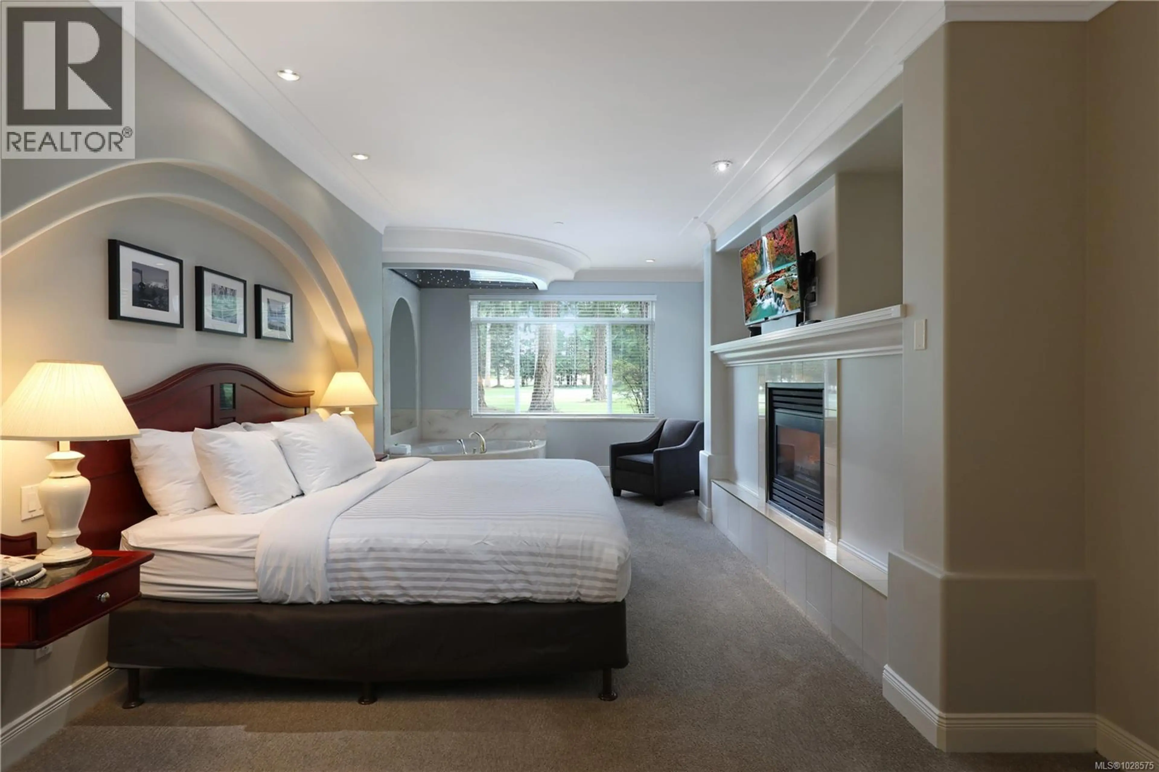 Property at #602/601B 366 CLUBHOUSE DR, Courtenay, BC