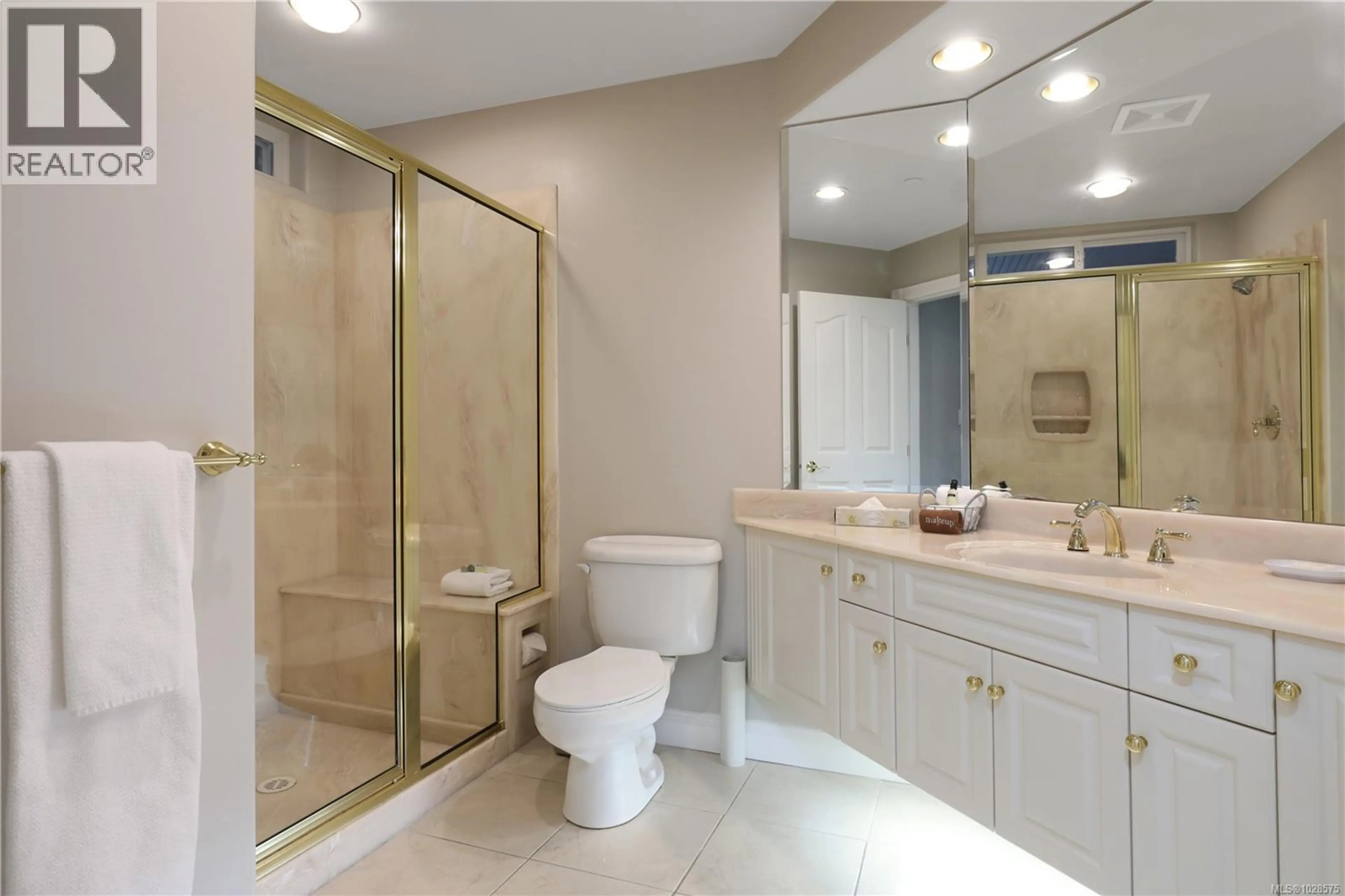 Property at #602/601B 366 CLUBHOUSE DR, Courtenay, BC