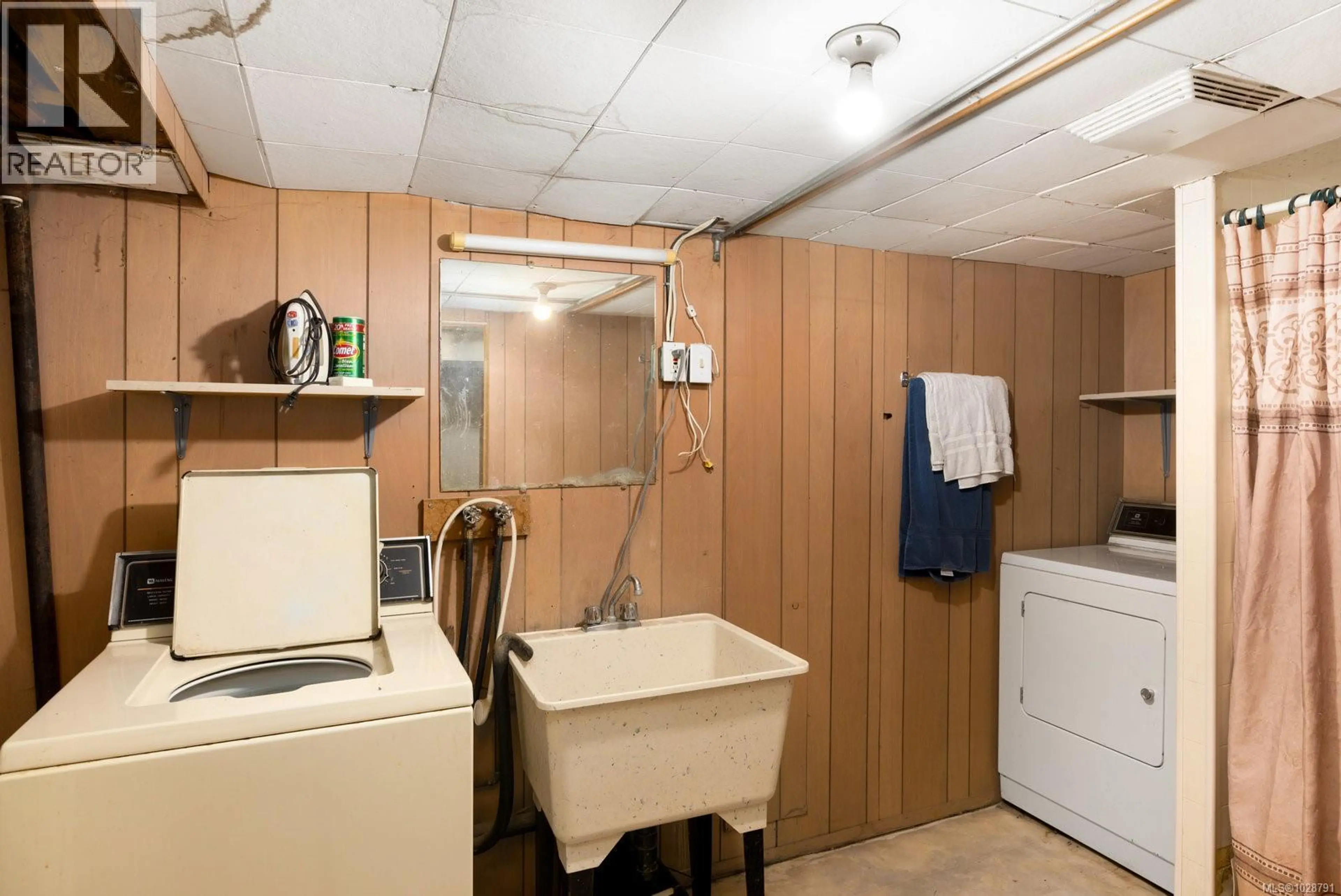 Property at 5015 CORDOVA BAY RD, Saanich, BC