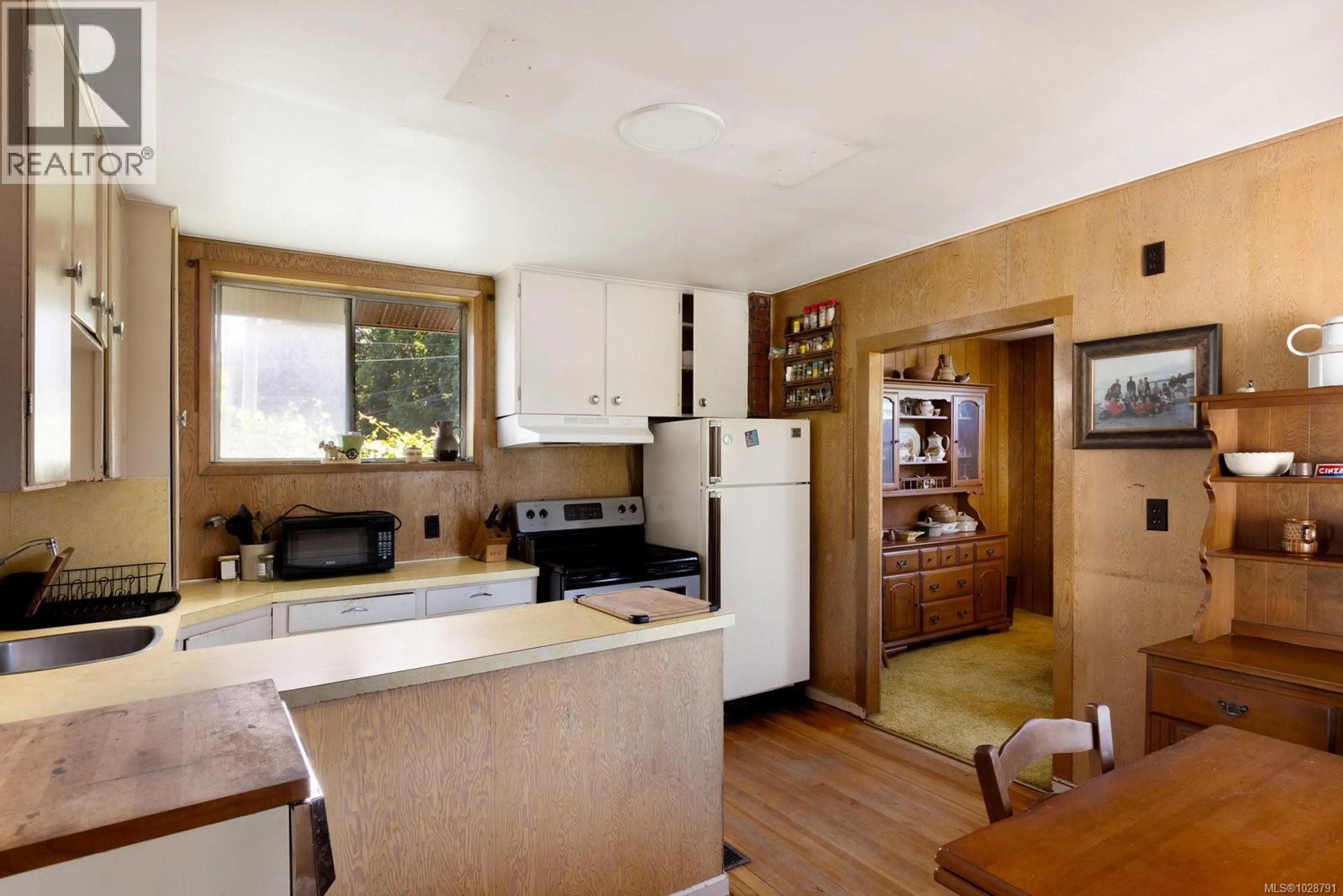 Property at 5015 CORDOVA BAY RD, Saanich, BC